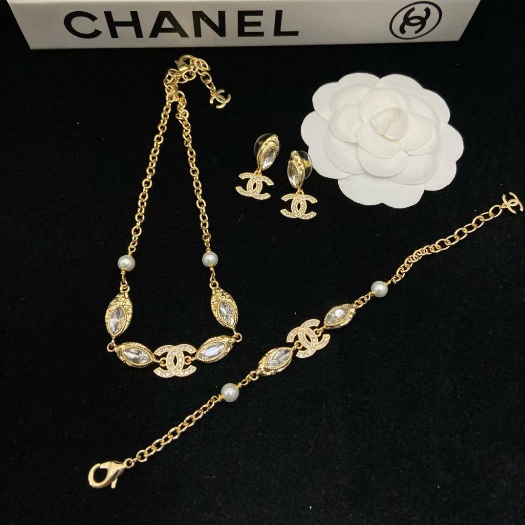 CHANE1 ダブルC ダイヤモンド イヤリング + ブレスレット + ネックレス 3点セット【50％割引+送料無料】