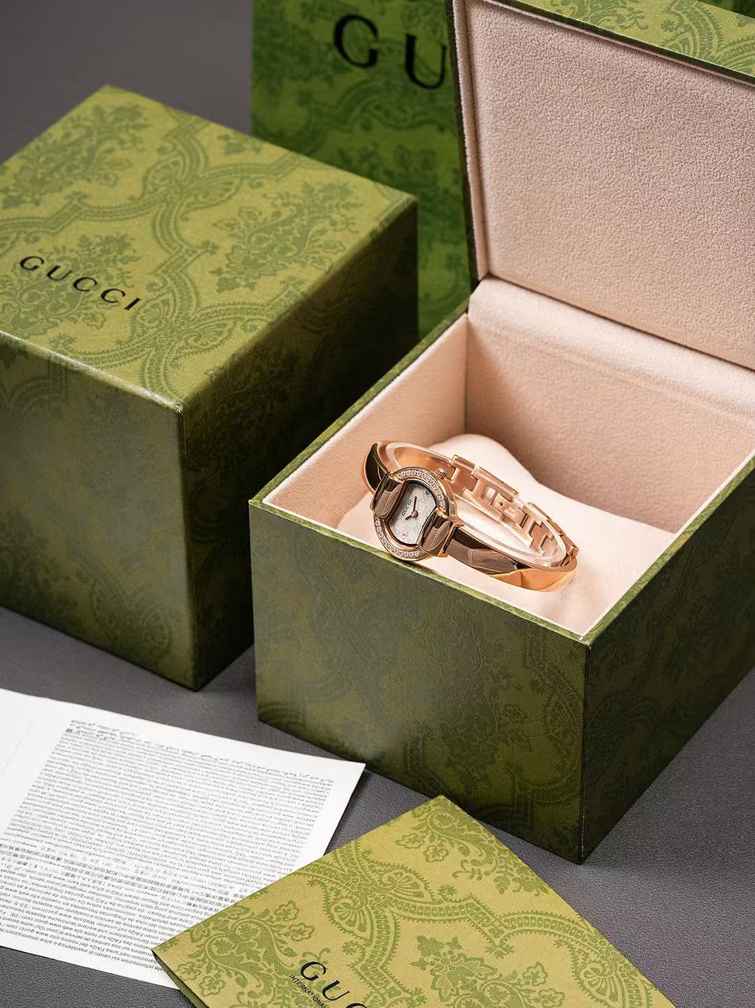 GUCC1 クラシック ダブルG レディースウォッチ【50％割引+送料無料】