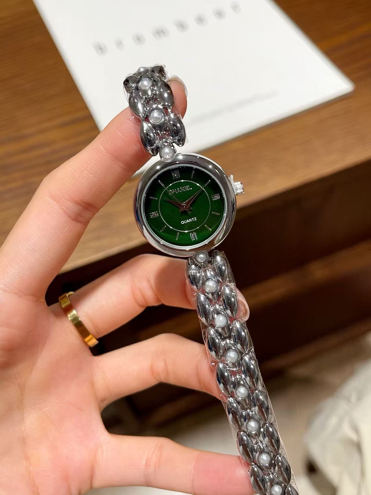 CHANE1 ラウンドパール スチールストラップ レディースウォッチ【50％割引+送料無料】