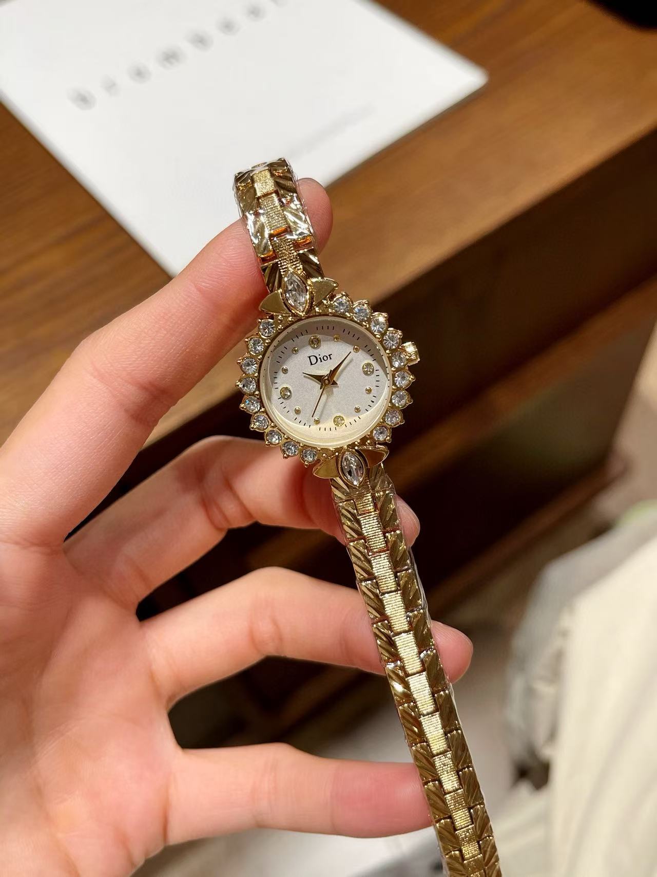 DI0Rダイヤモンドレディースウォッチ【50％割引+送料無料】