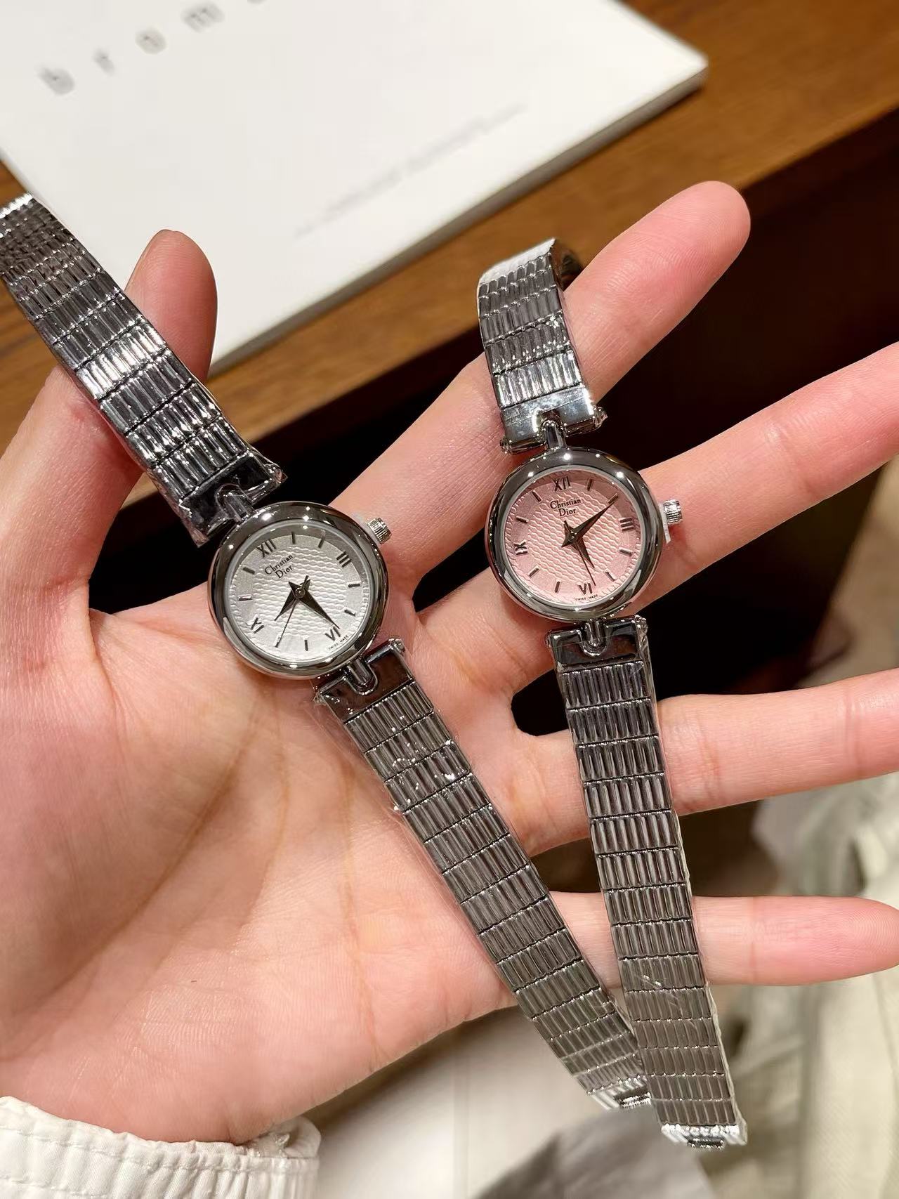 DI0Rラウンド型レディース腕時計【50％割引+送料無料】