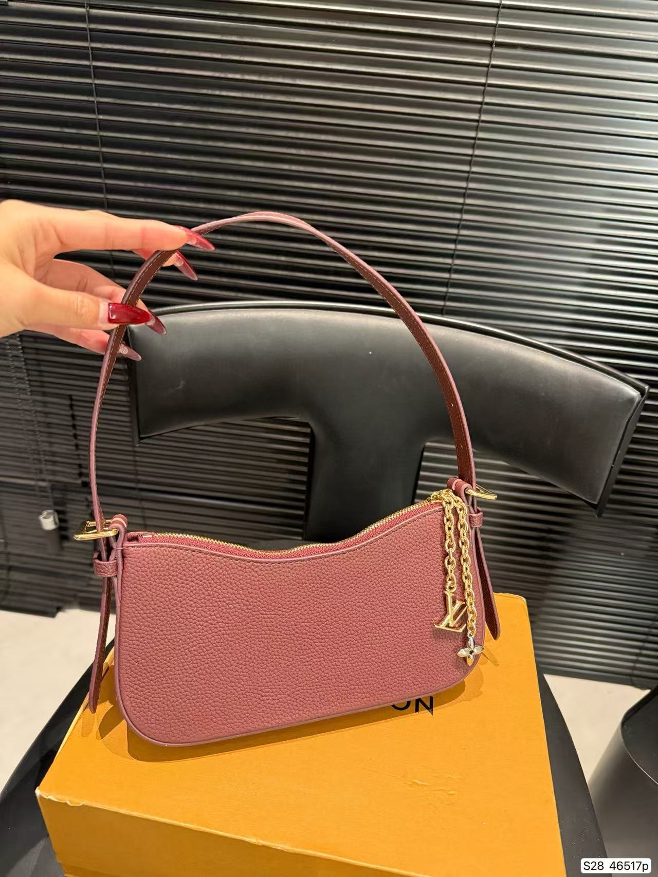 LVミニマリストアンダーアームバッグ【50％割引+送料無料】