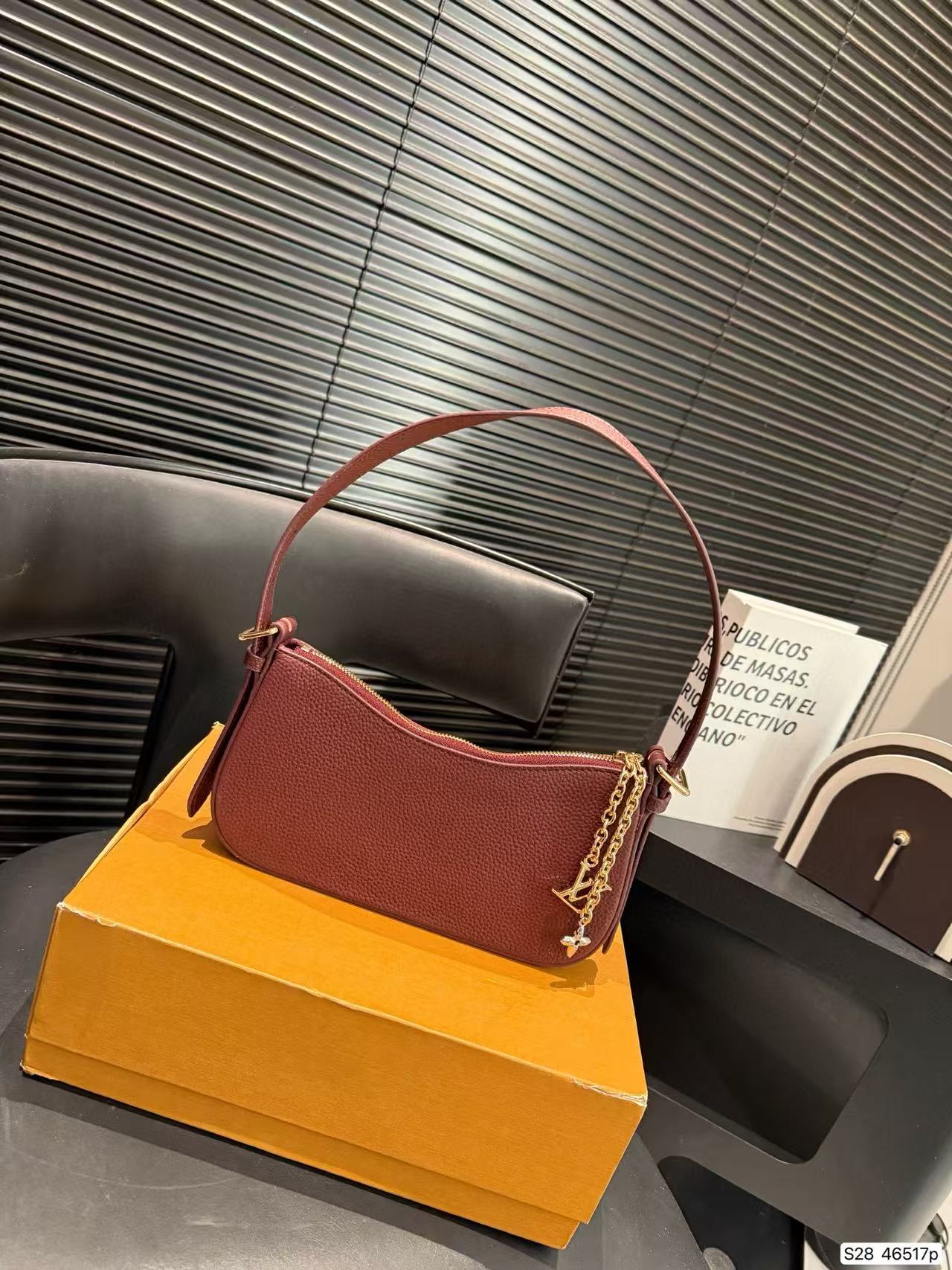 LVミニマリストアンダーアームバッグ【50％割引+送料無料】