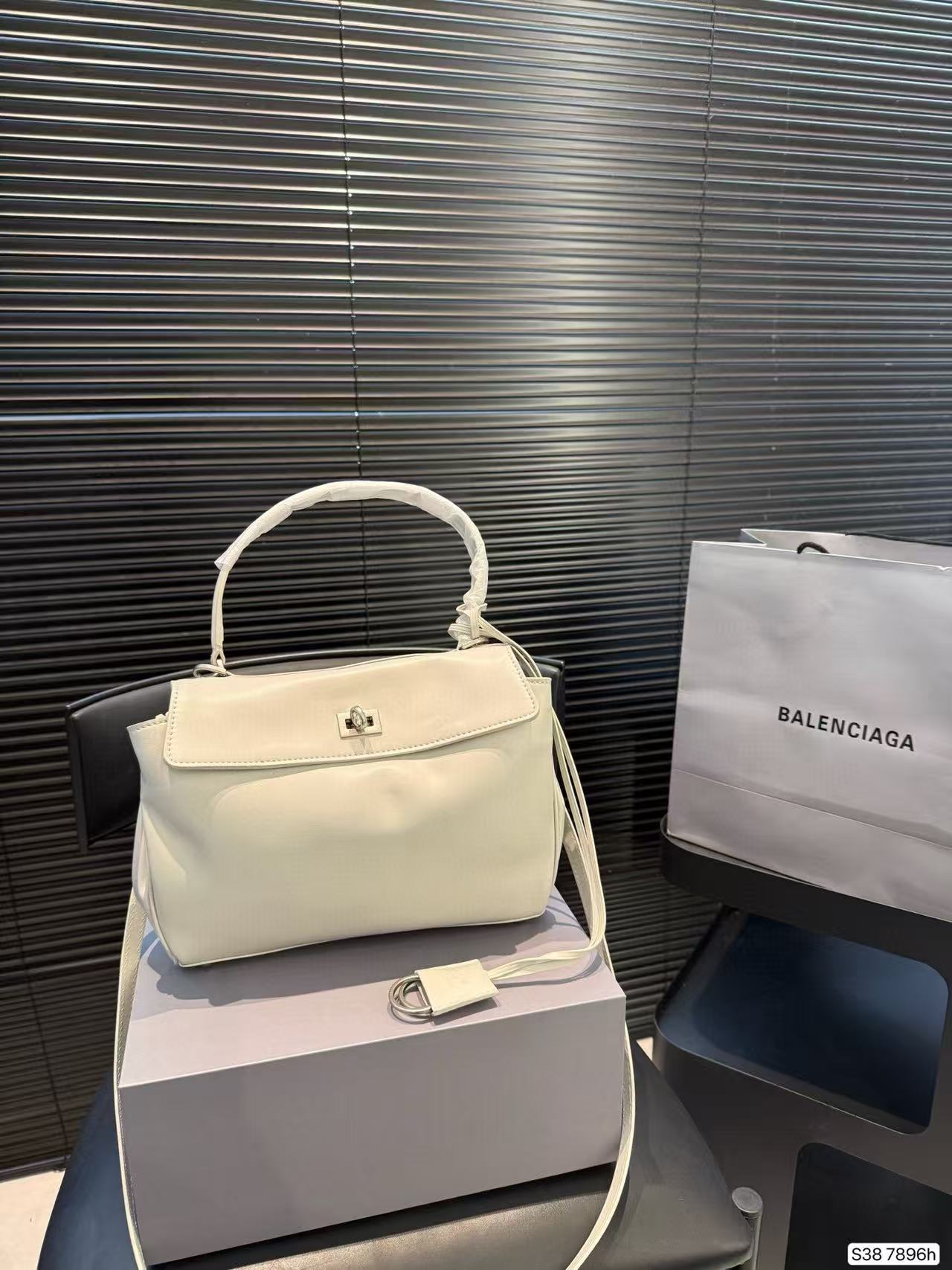 BALENC1AG ミニマリストハンドバッグ【50％割引+送料無料】