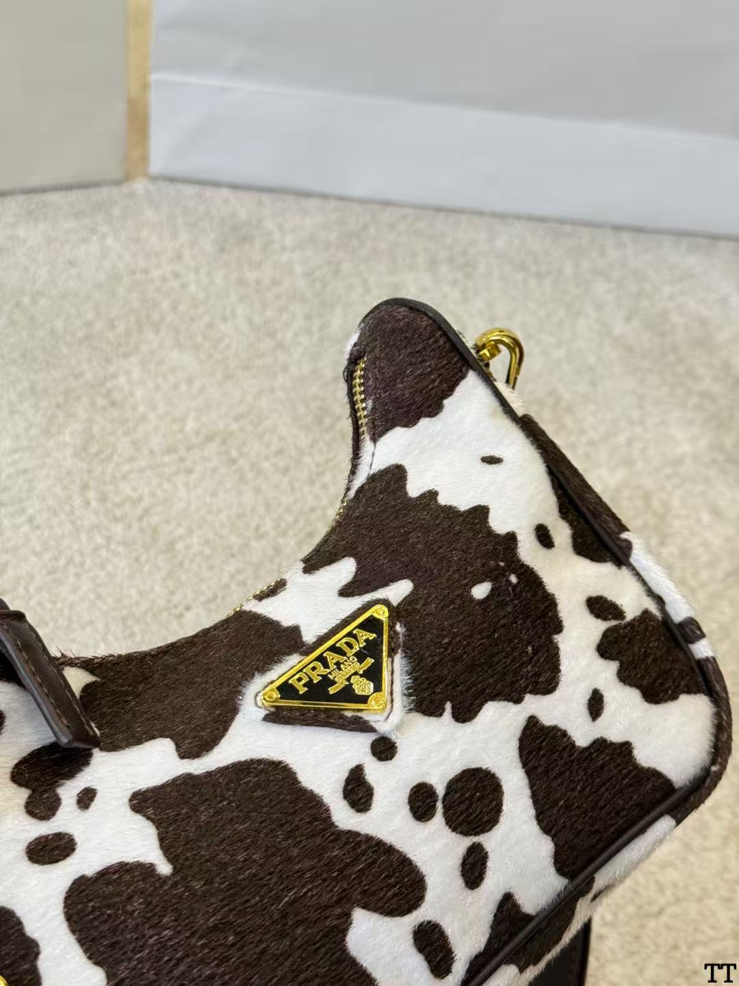 PR4DA 3-in-1 ゼブラプリント アンダーアームバッグ【50％割引+送料無料】