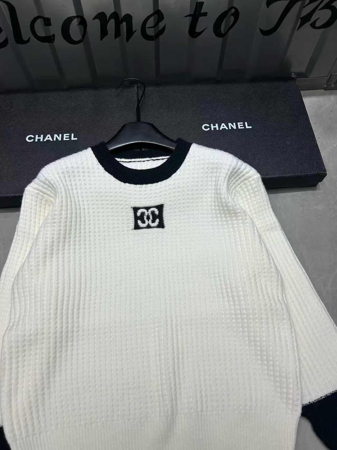 CHANE1 ブラック＆ホワイト ダブルC ウールセーター【50％割引+送料無料】