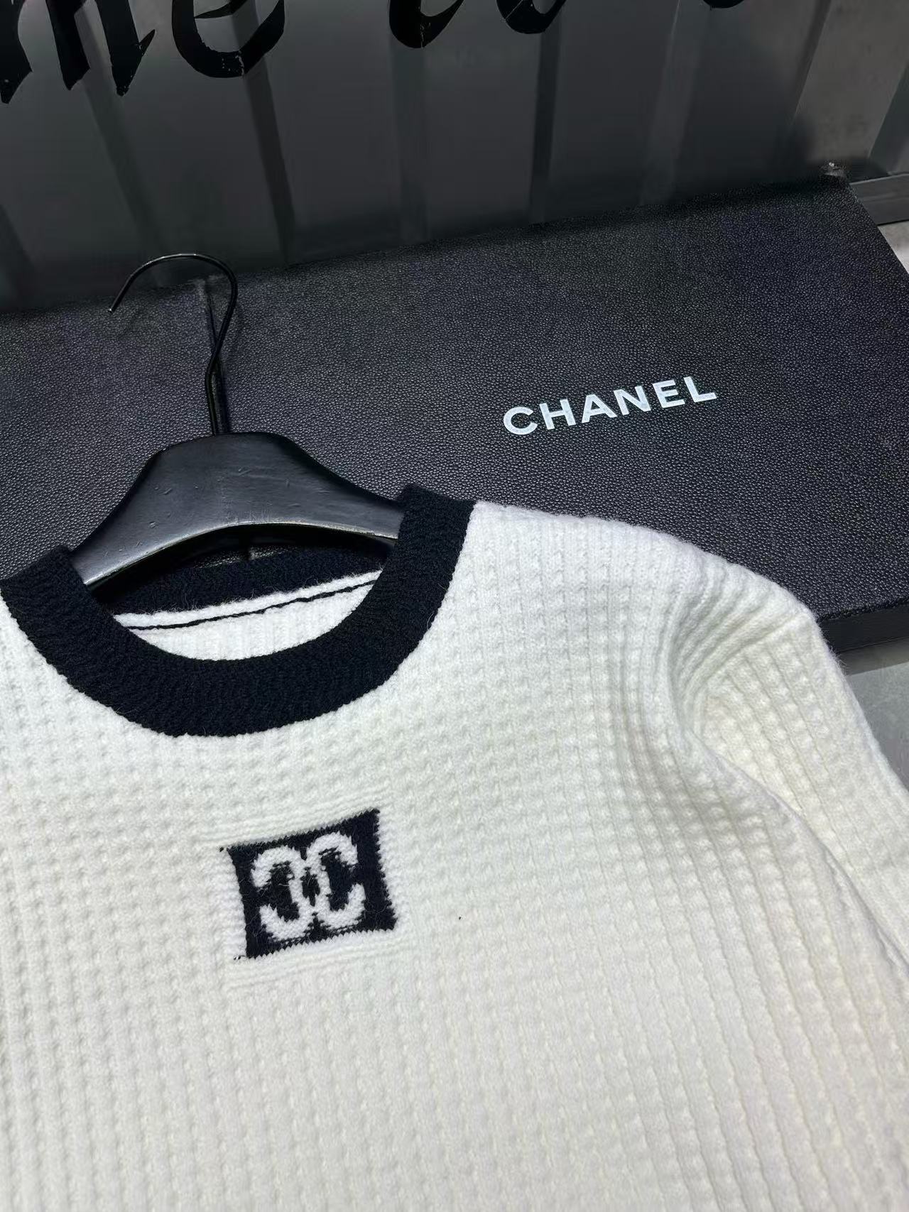 CHANE1 ブラック＆ホワイト ダブルC ウールセーター【50％割引+送料無料】
