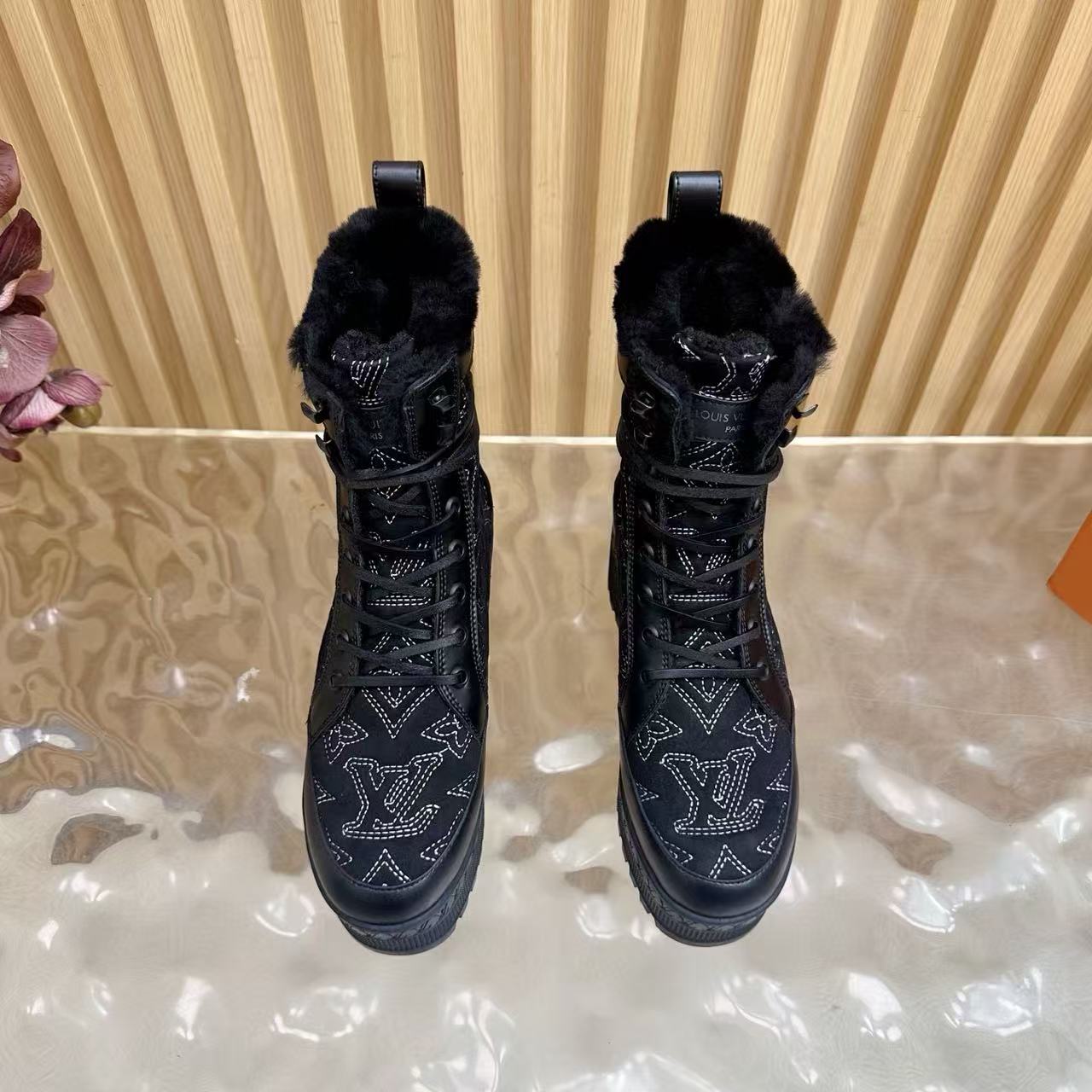 LVの高品質クラシックプリントマーティンブーツ【50％割引+送料無料】