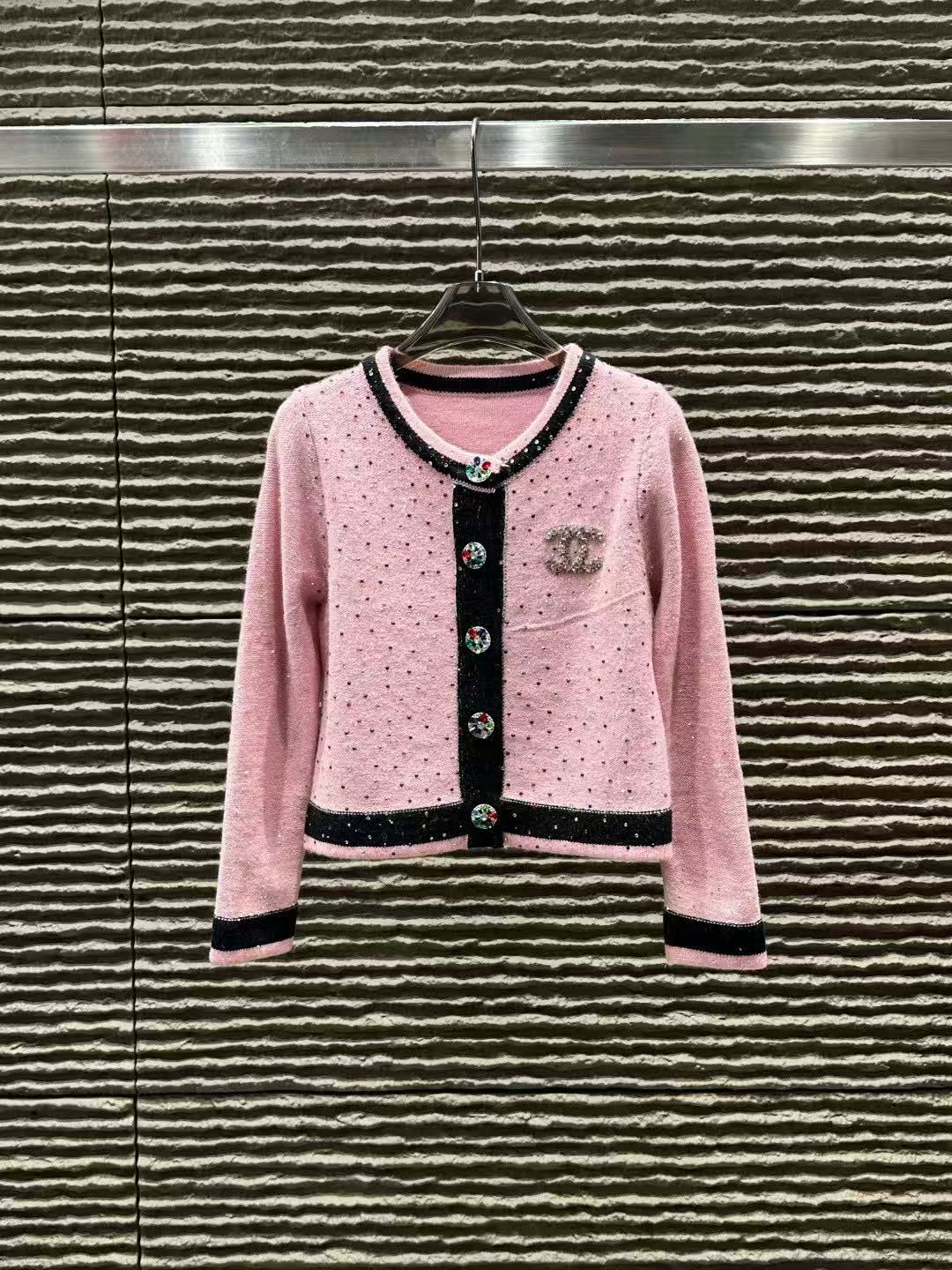 CHANE1ブローチとラインストーン付きウールカーディガン【50％割引+送料無料】