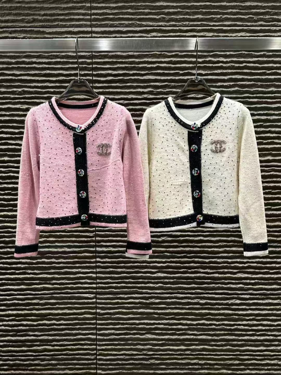 CHANE1ブローチとラインストーン付きウールカーディガン【50％割引+送料無料】