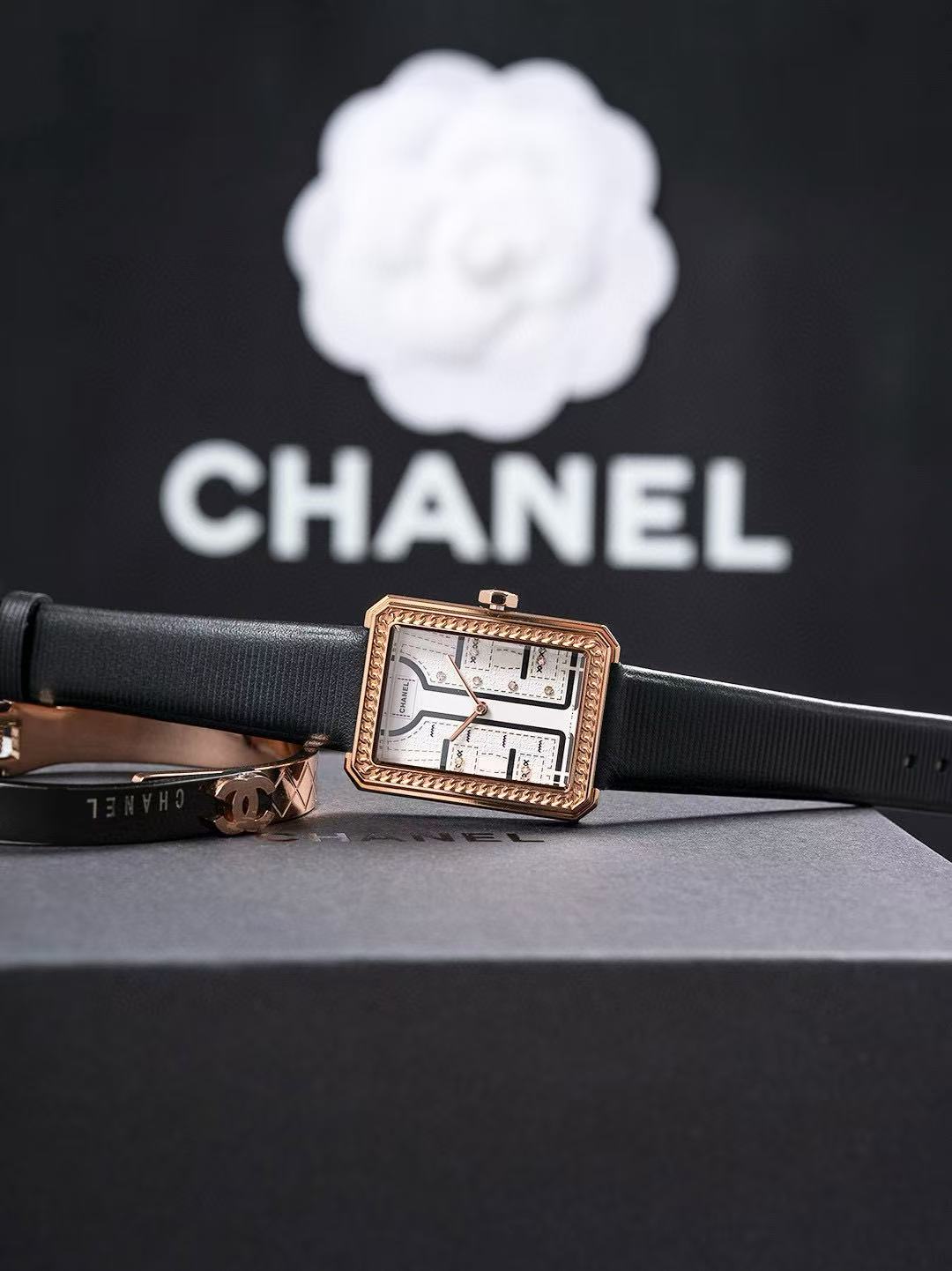 CHANE1 ダイヤモンドセット スクエア レザーウォッチ【50％割引+送料無料】