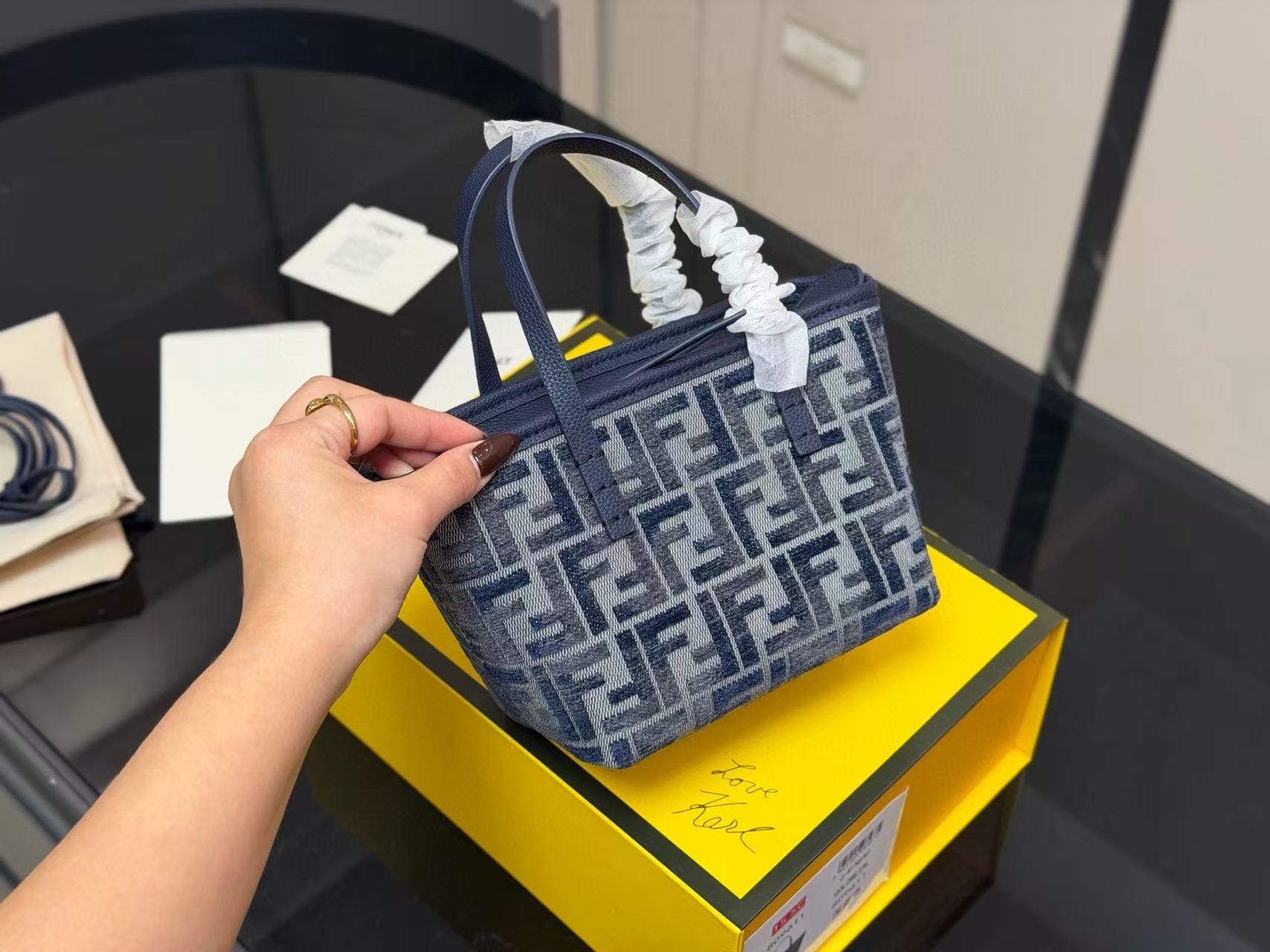 FEND1FFハンドバッグ【50％割引+送料無料】