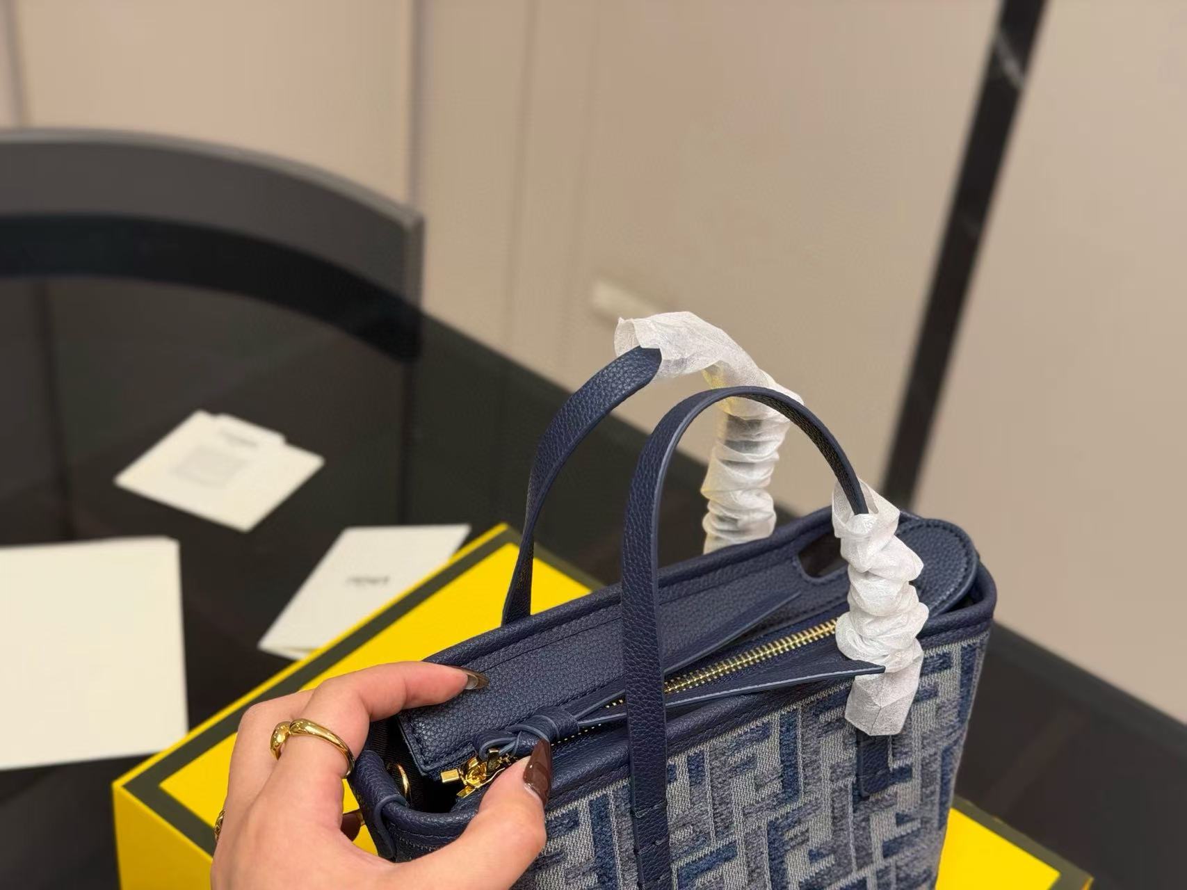 FEND1FFハンドバッグ【50％割引+送料無料】