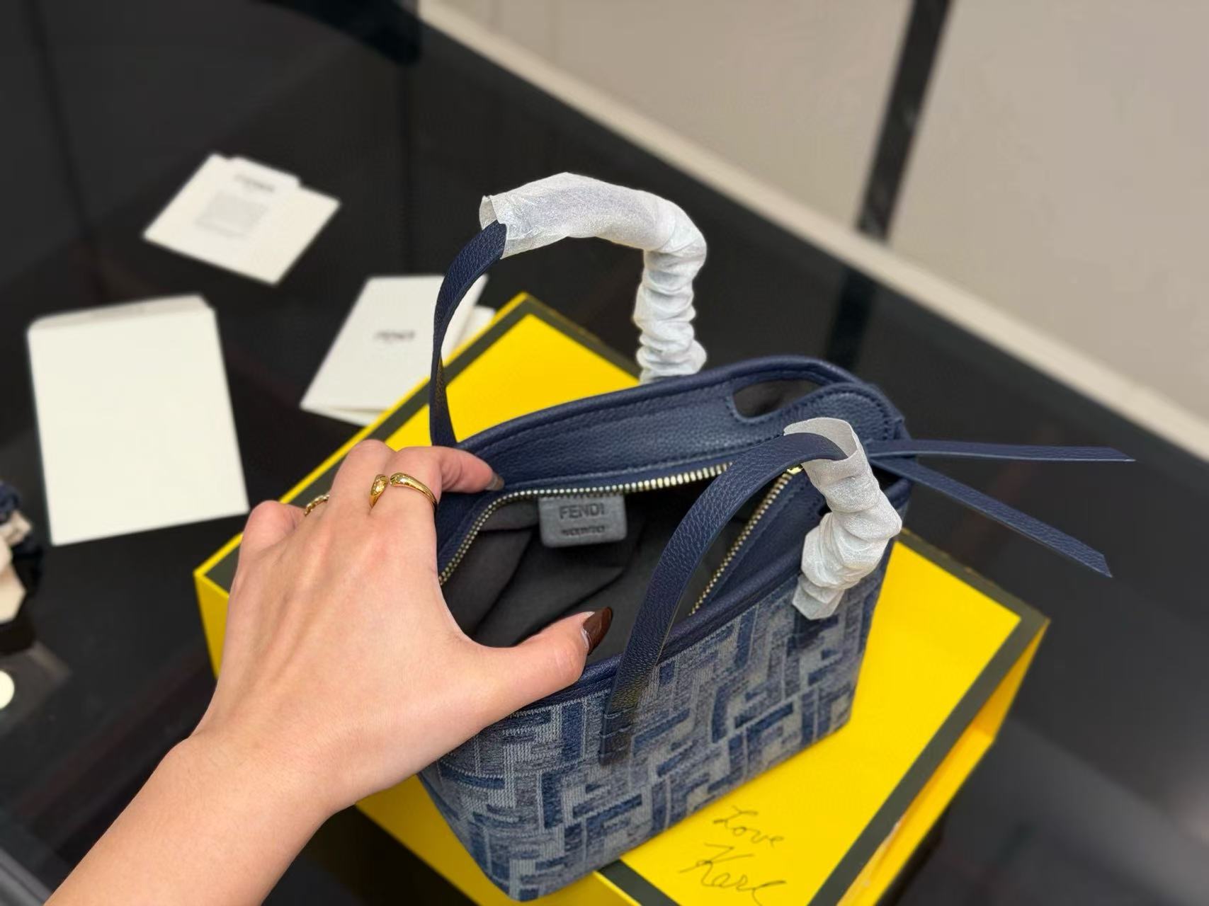 FEND1FFハンドバッグ【50％割引+送料無料】