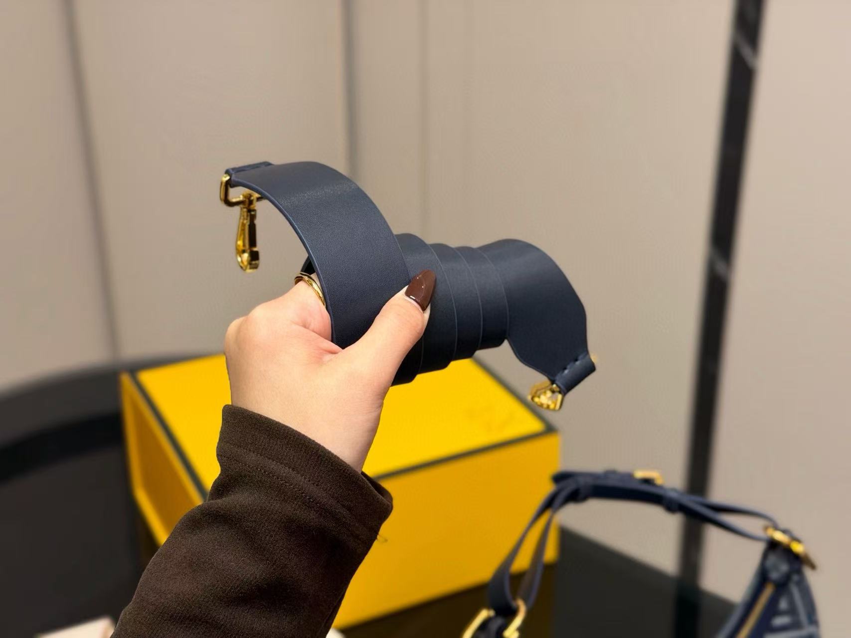 FEND1 ムーン カウボーイ ハンドバッグ【50％割引+送料無料】