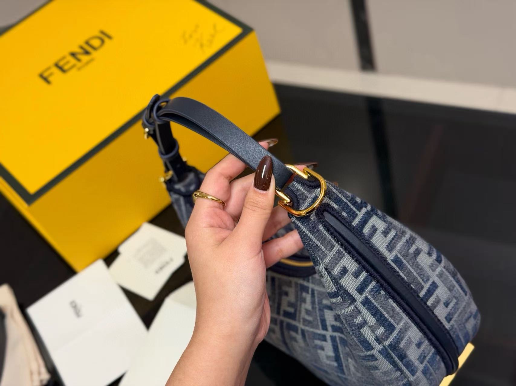 FEND1 ムーン カウボーイ ハンドバッグ【50％割引+送料無料】