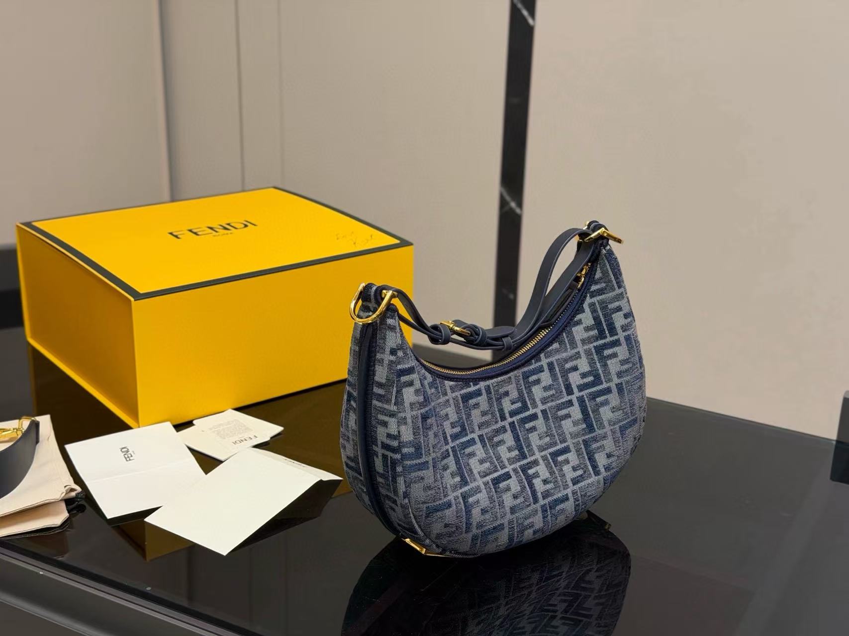 FEND1 ムーン カウボーイ ハンドバッグ【50％割引+送料無料】