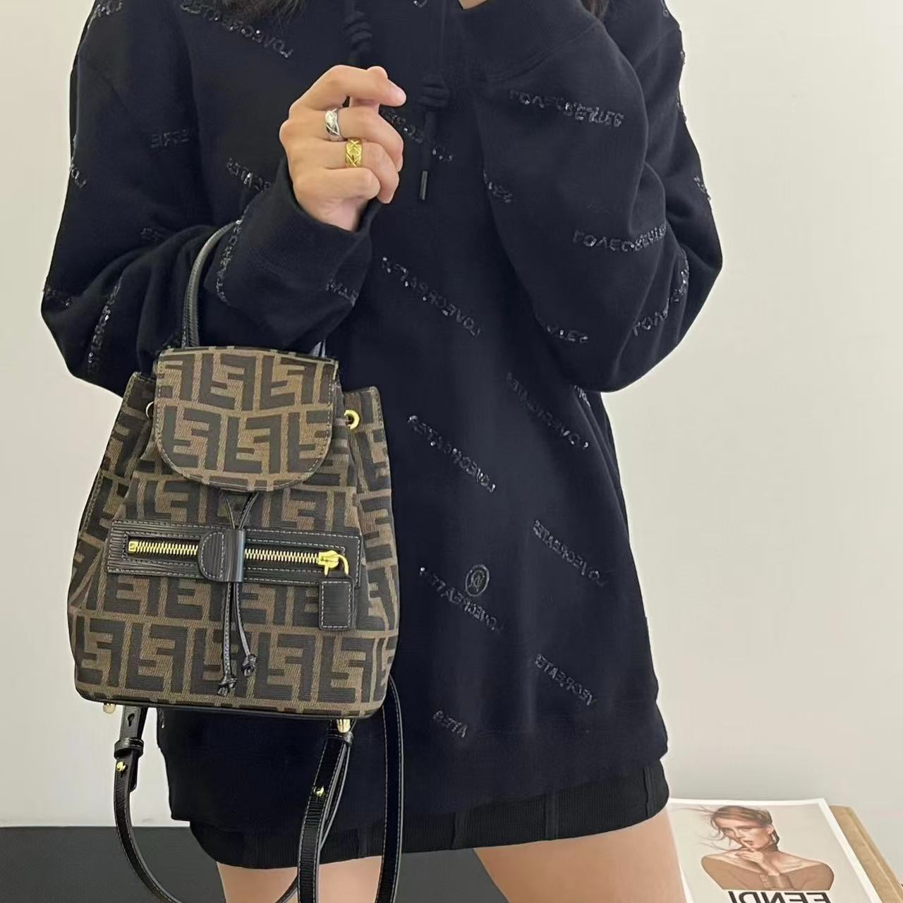 FEND1FF プリントバックパック【50％割引+送料無料】