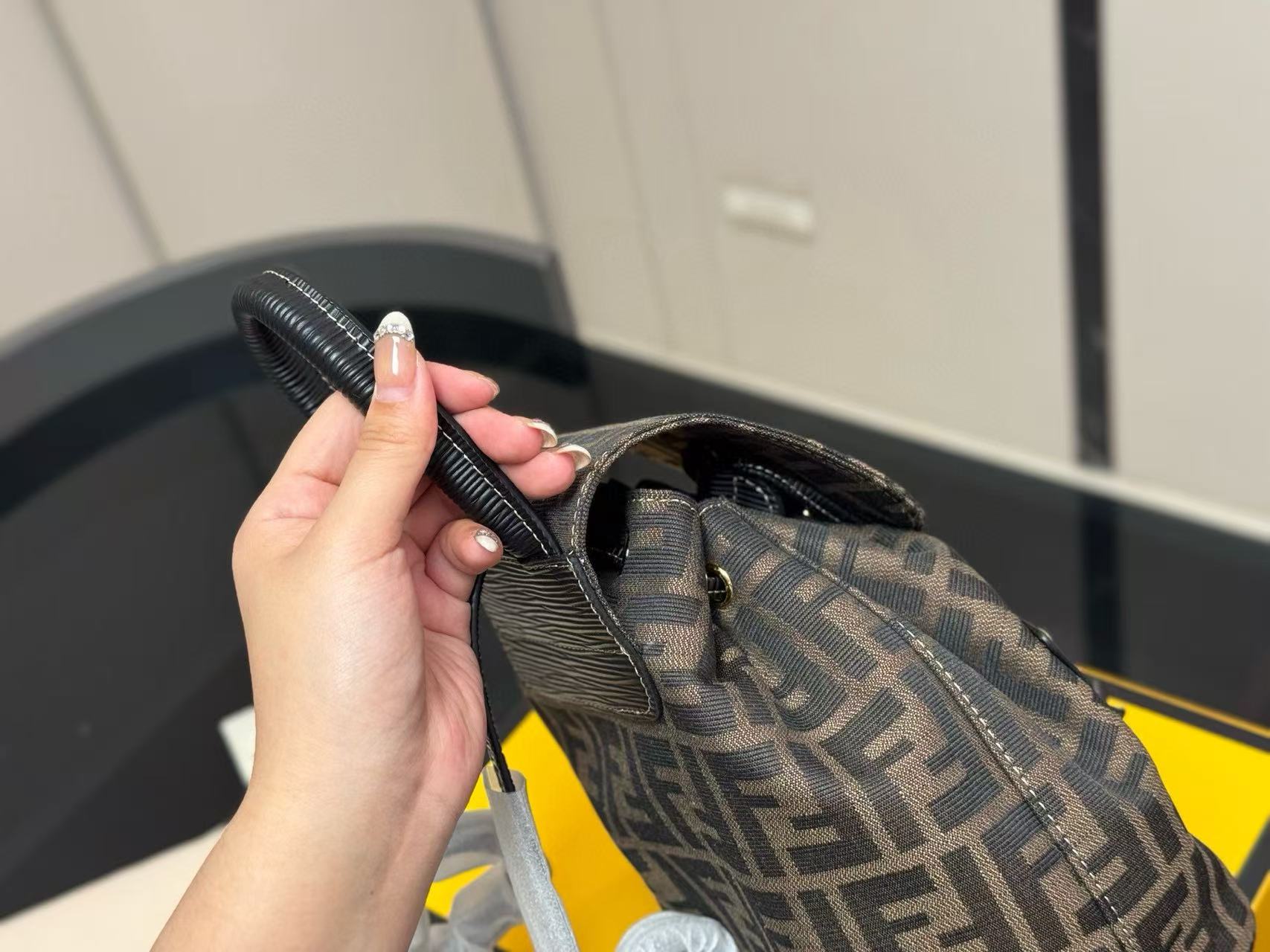 FEND1FF プリントバックパック【50％割引+送料無料】