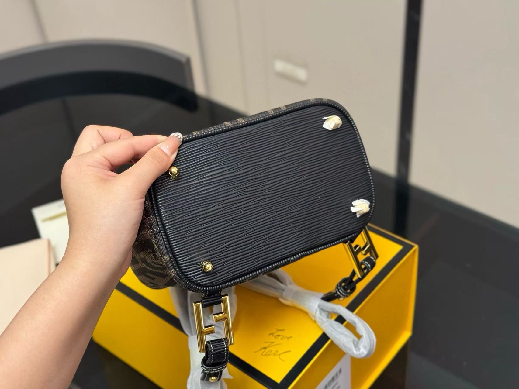 FEND1FF プリントバックパック【50％割引+送料無料】