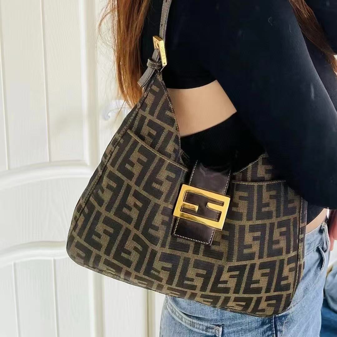 FEND1 プリントホーンショルダーバッグ【50％割引+送料無料】