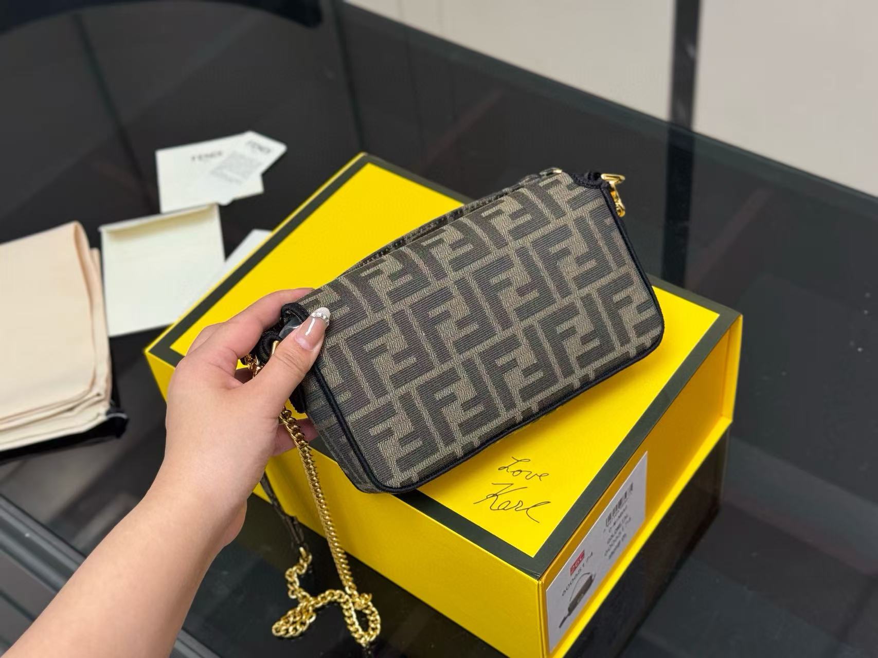 FEND1 チェーン FF バゲットバッグ【50％割引+送料無料】