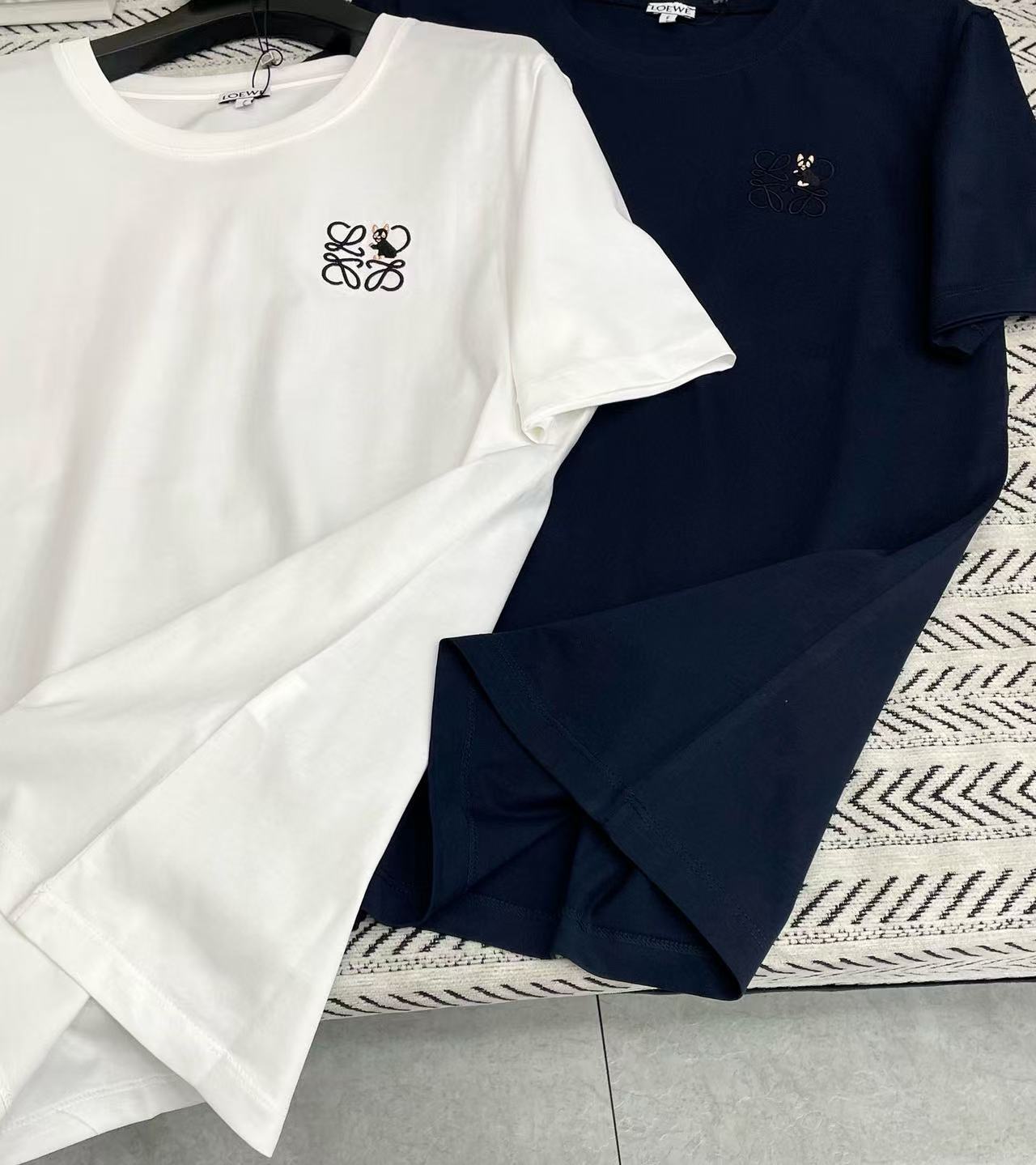 L0WEW 刺繍猫Tシャツ【50％割引+送料無料】