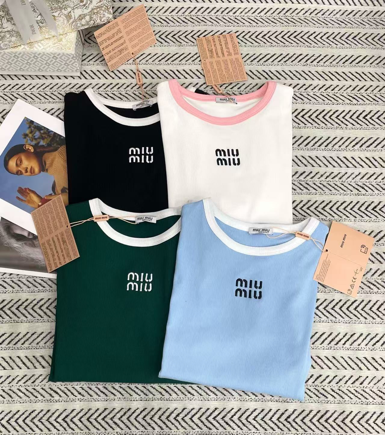 M1UM1U カラーブロック レター Tシャツ【50％割引+送料無料】