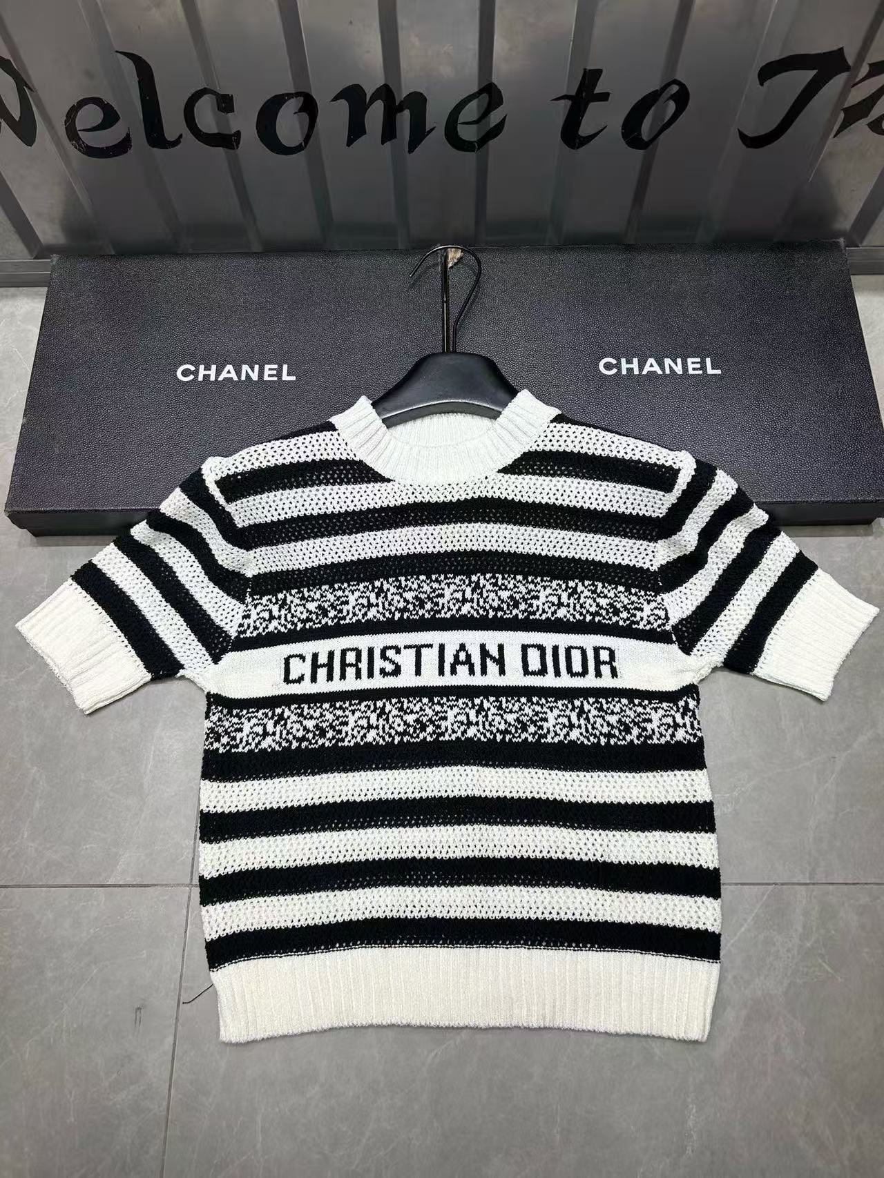 DIORのストライプレターカットアウトセーター【50％割引+送料無料】