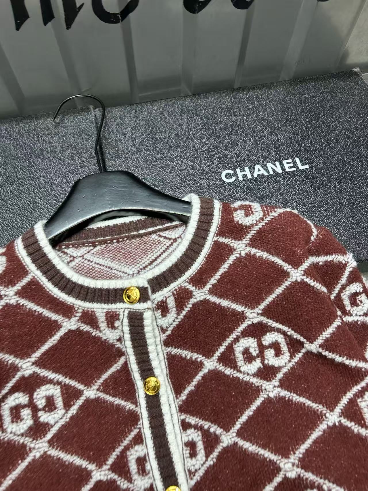 GUCC1 メタルボタン ジャカード ウール カーディガン【50％割引+送料無料】