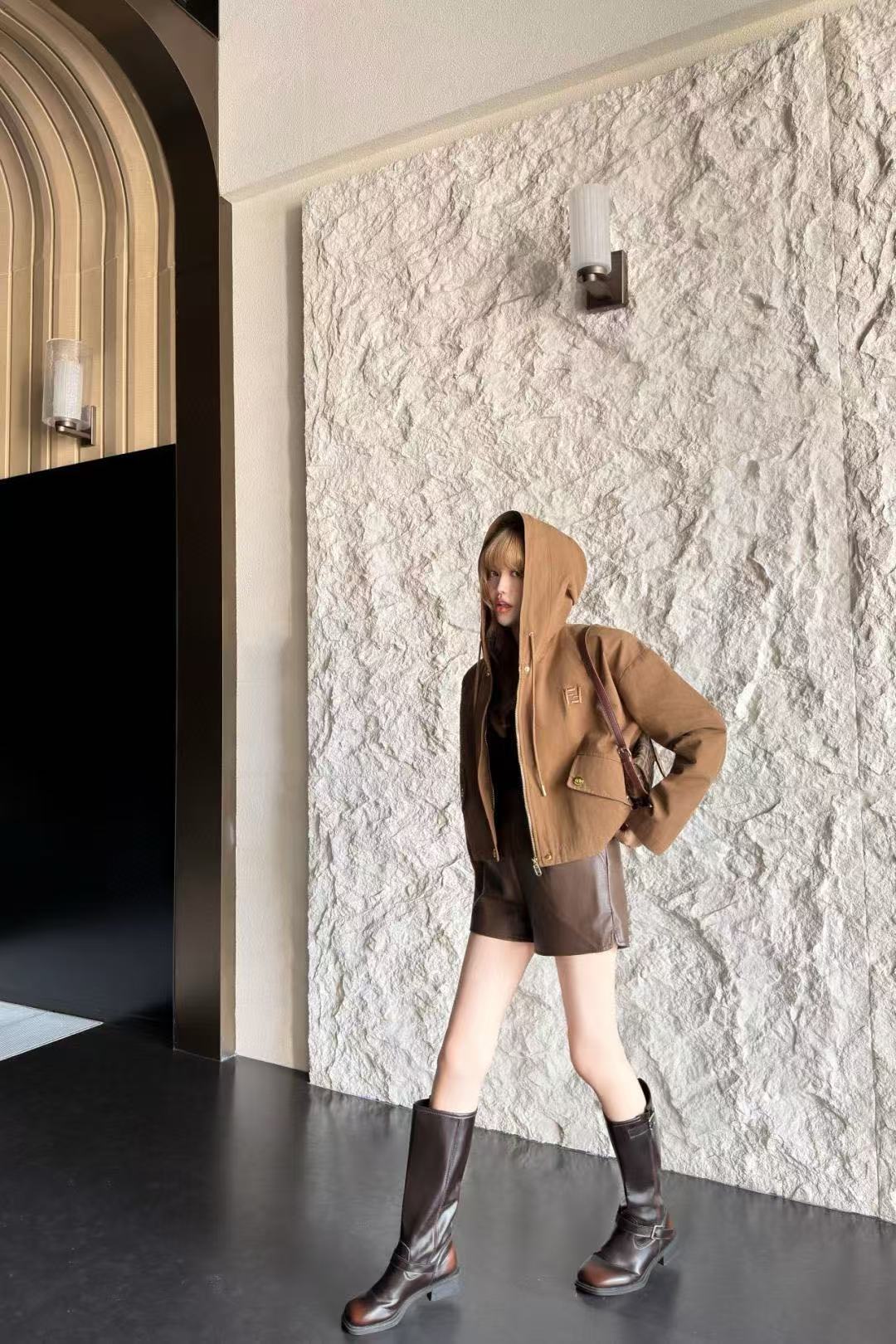 FEND1 シンプル刺繍 FF フードジャケット【50％割引+送料無料】