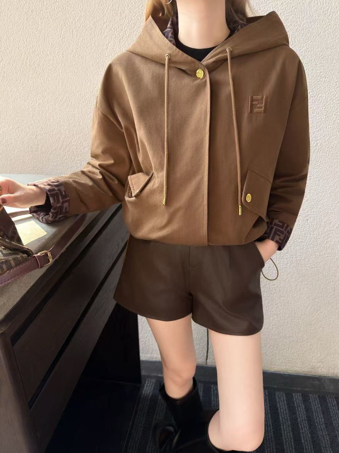 FEND1 シンプル刺繍 FF フードジャケット【50％割引+送料無料】