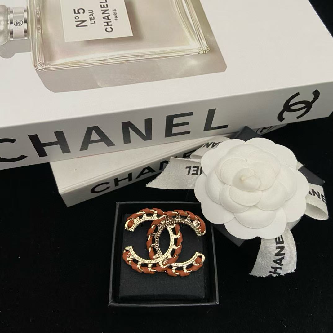 CHANE1 レザーダブルCブローチ【50％割引+送料無料】