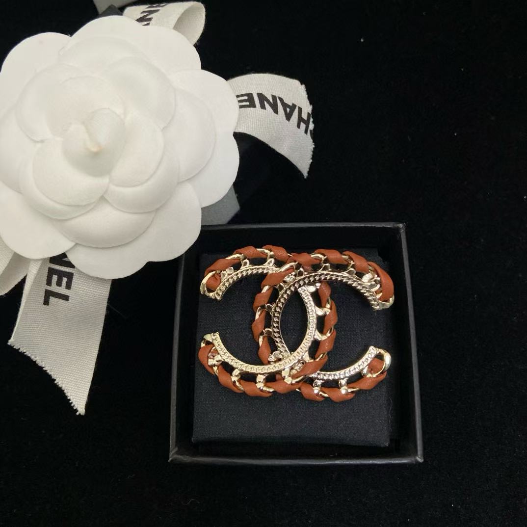 CHANE1 レザーダブルCブローチ【50％割引+送料無料】