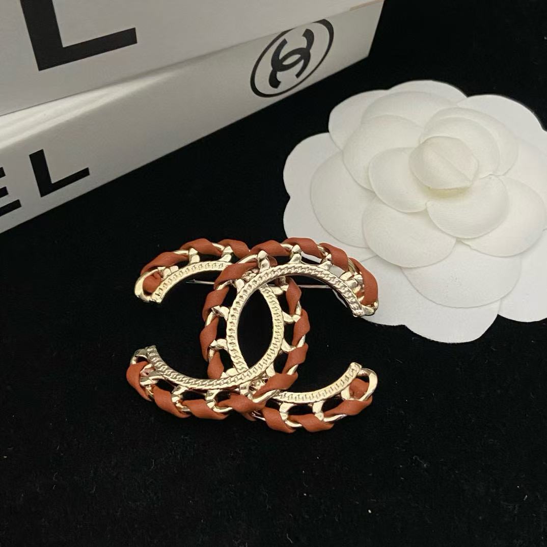 CHANE1 レザーダブルCブローチ【50％割引+送料無料】