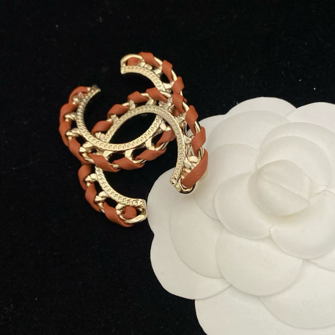 CHANE1 レザーダブルCブローチ【50％割引+送料無料】