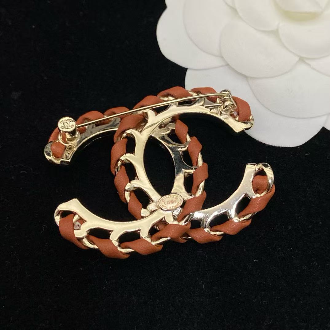 CHANE1 レザーダブルCブローチ【50％割引+送料無料】