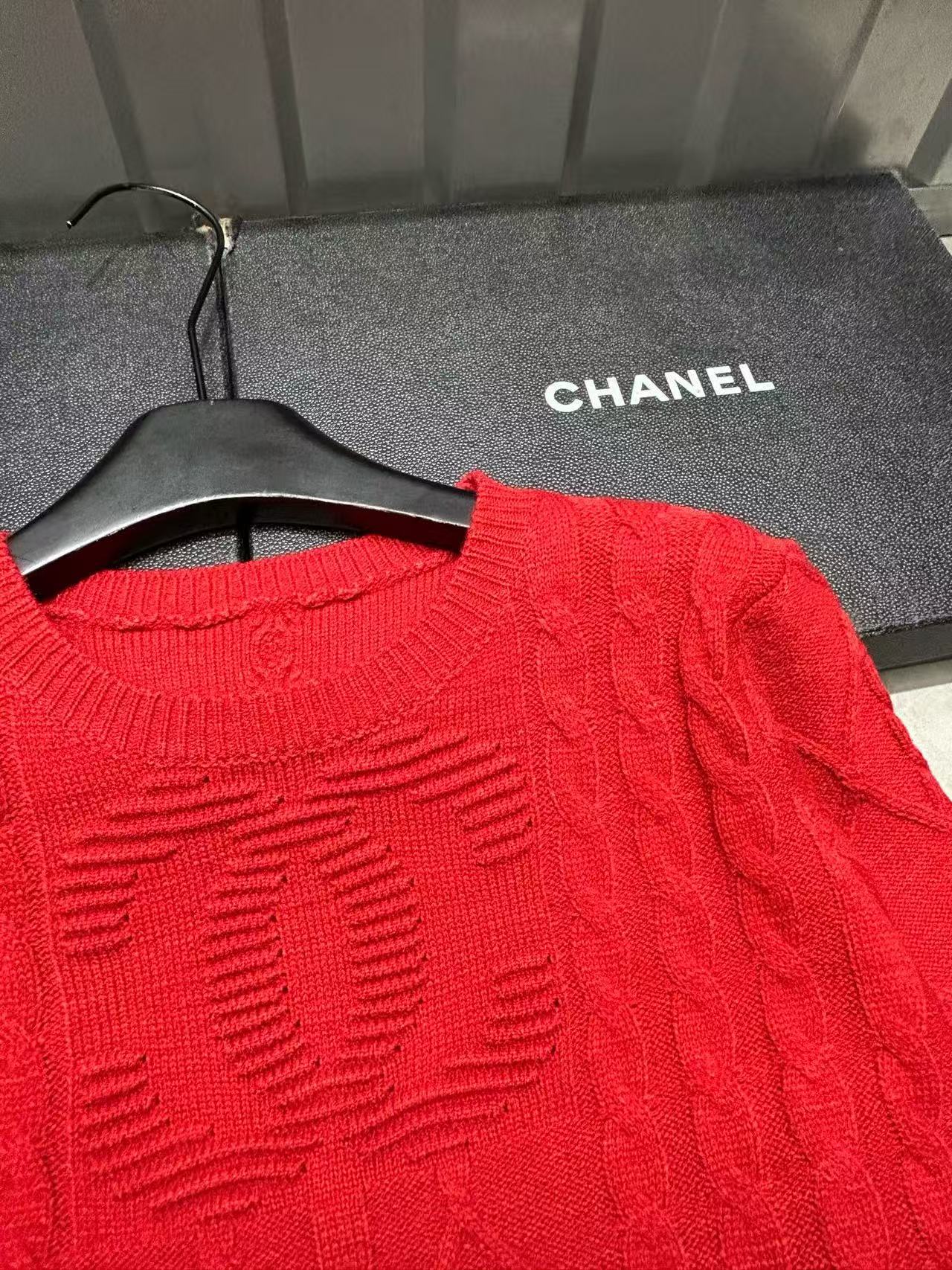 CHANE1 ダブルC レッドウールセーター【50％割引+送料無料】