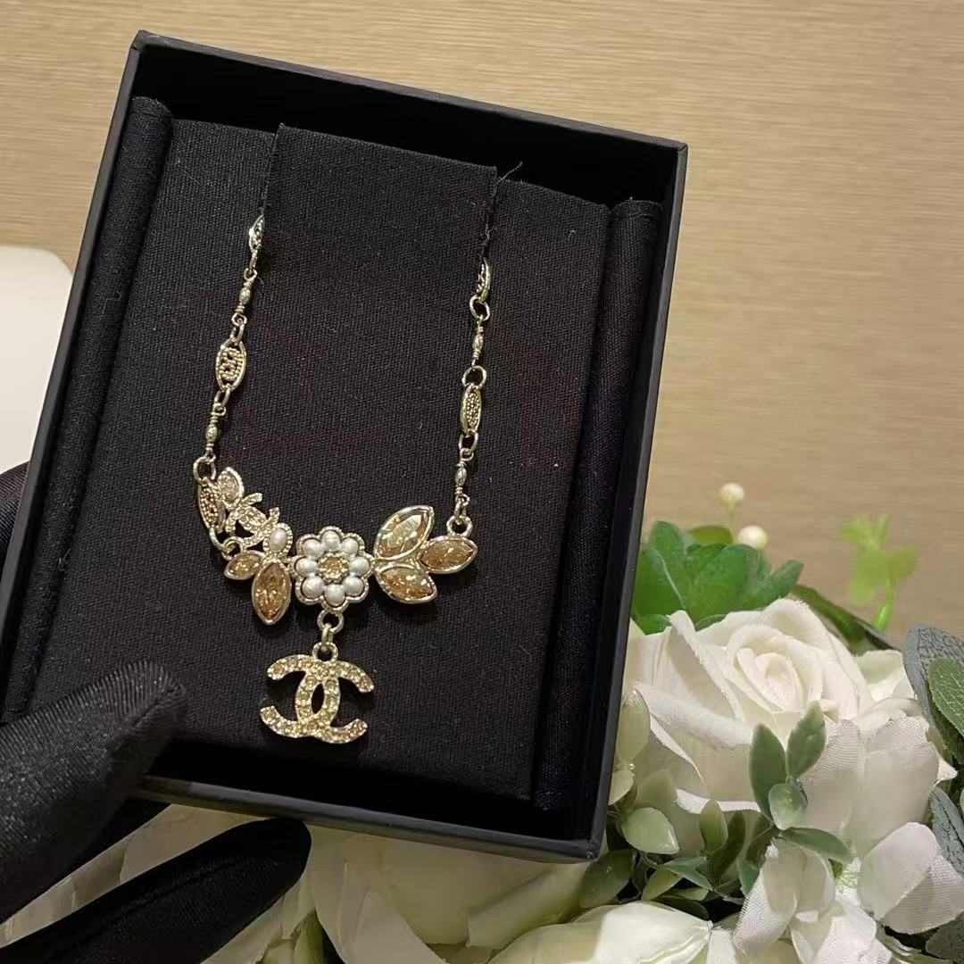 CHANE1 ダブルC フルダイヤモンド パール フラワーネックレス【50％割引+送料無料】