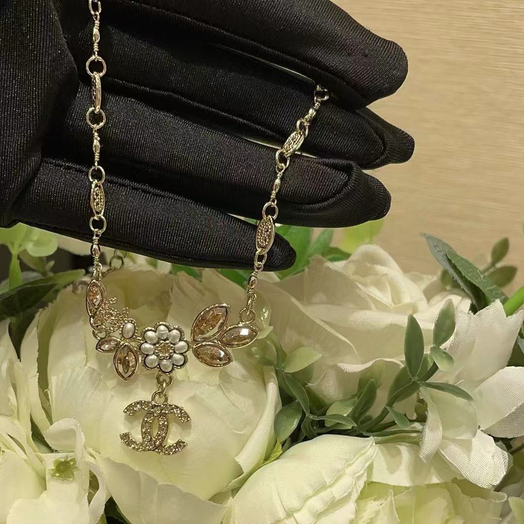 CHANE1 ダブルC フルダイヤモンド パール フラワーネックレス【50％割引+送料無料】