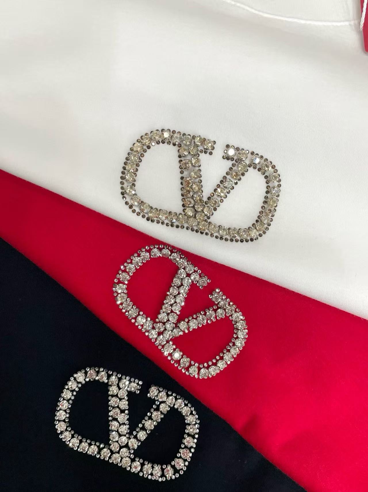 VALENT1NO シンプルV字ラインストーンTシャツ【50％割引+送料無料】