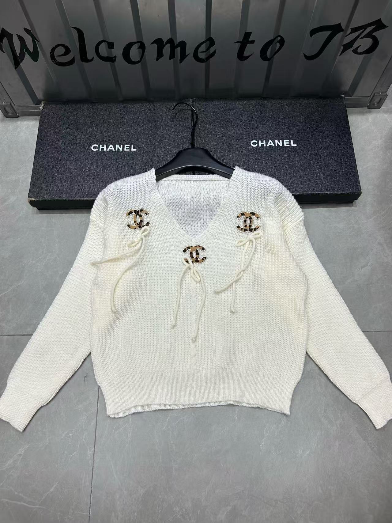 CHANE1 ダブルC ボウ Vネック セーター【50％割引+送料無料】