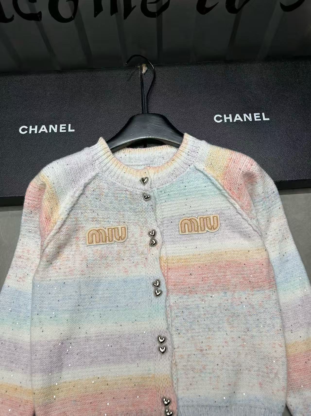 M1UM1U ハート型ボタンウールカーディガン【50％割引+送料無料】