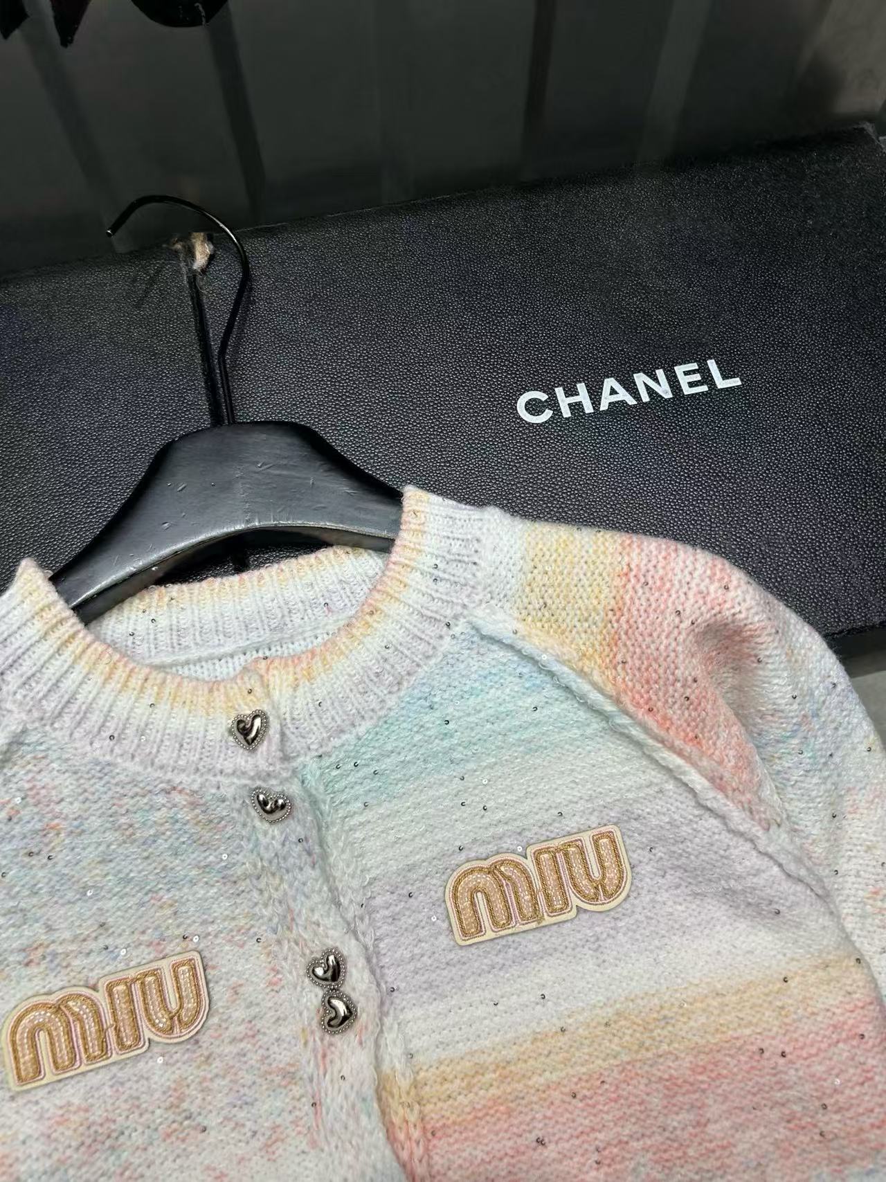 M1UM1U ハート型ボタンウールカーディガン【50％割引+送料無料】