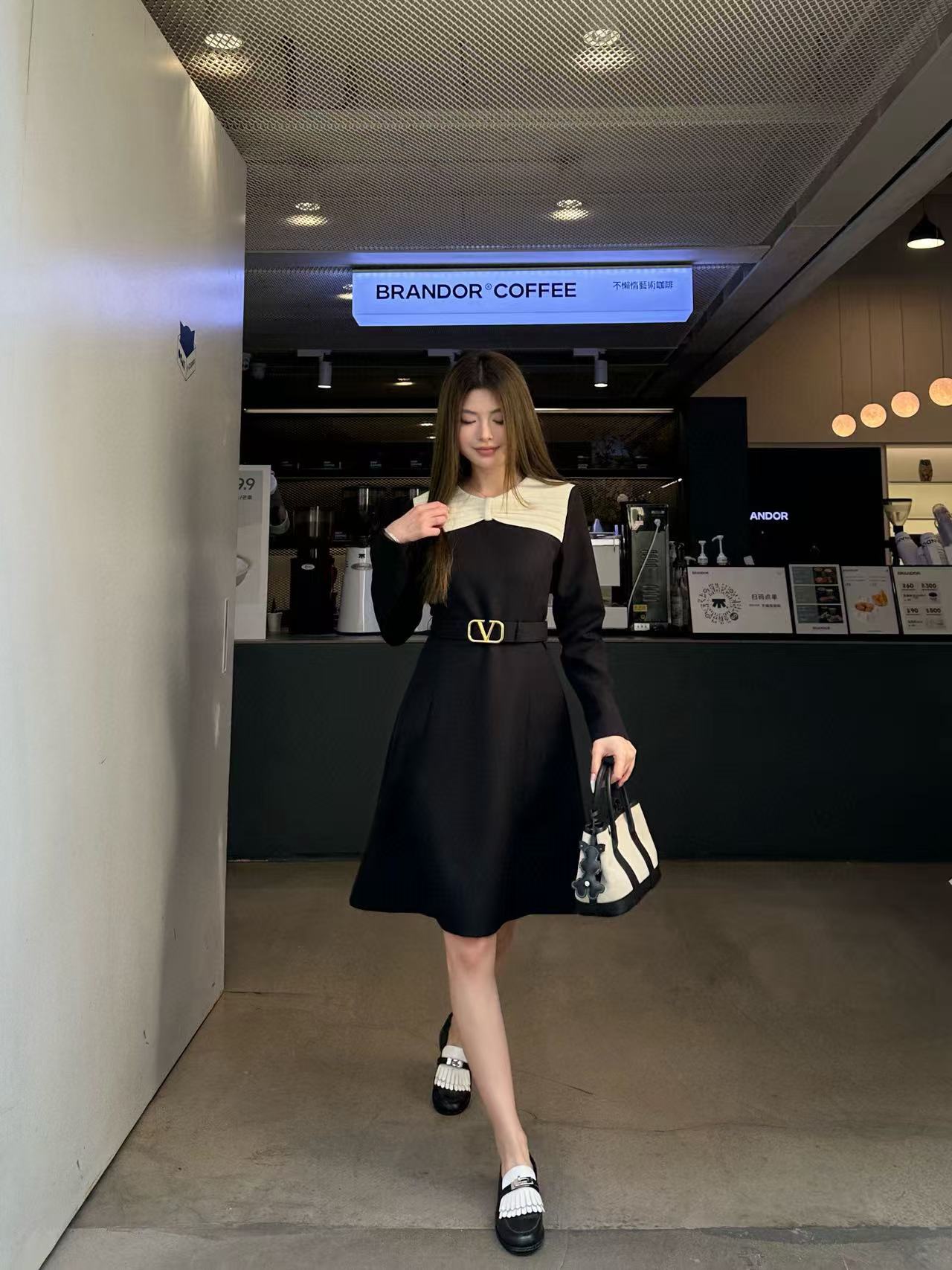 VALENT1NO 高品質ベルト付きドレス【50％割引+送料無料】