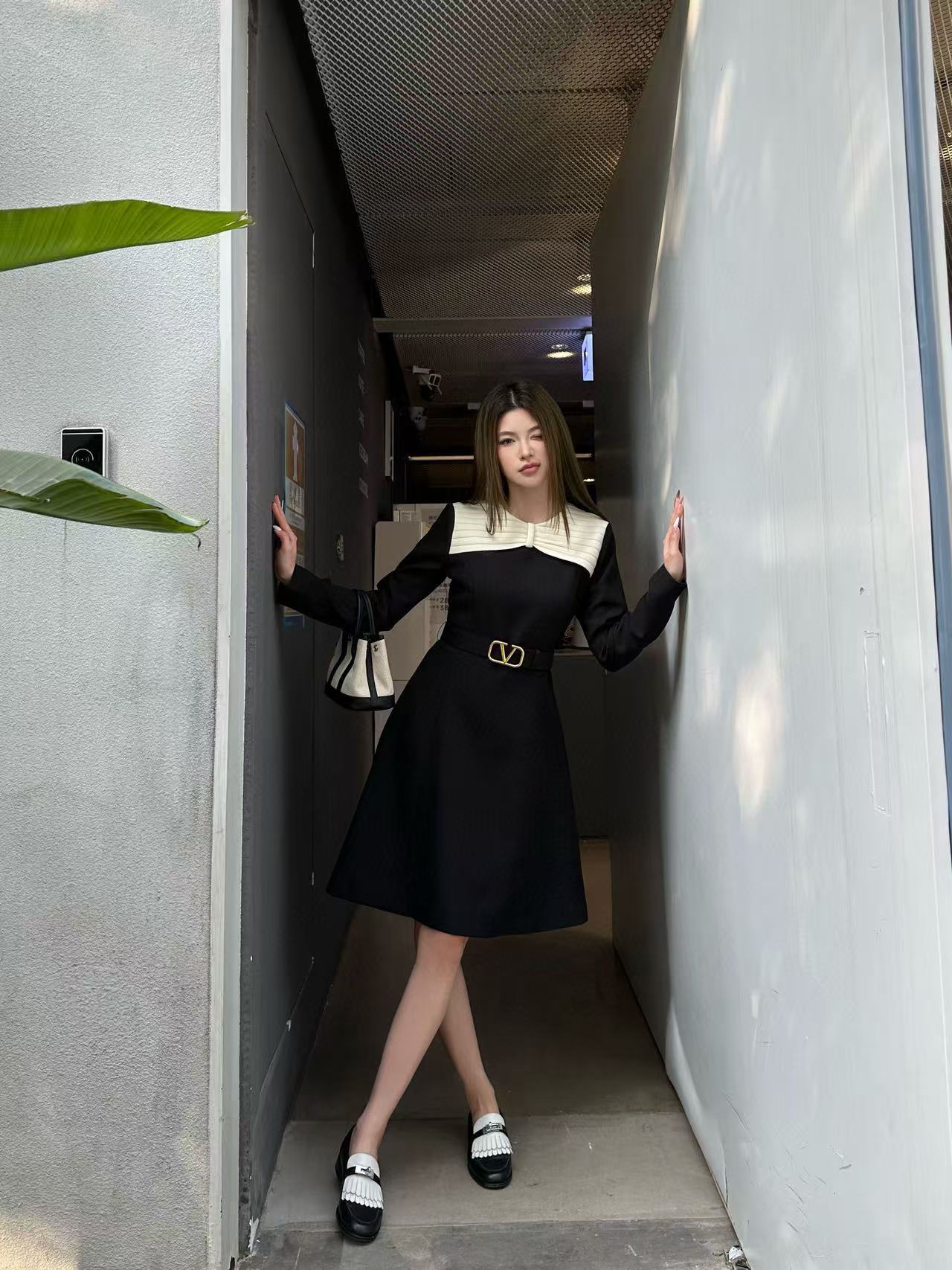 VALENT1NO 高品質ベルト付きドレス【50％割引+送料無料】