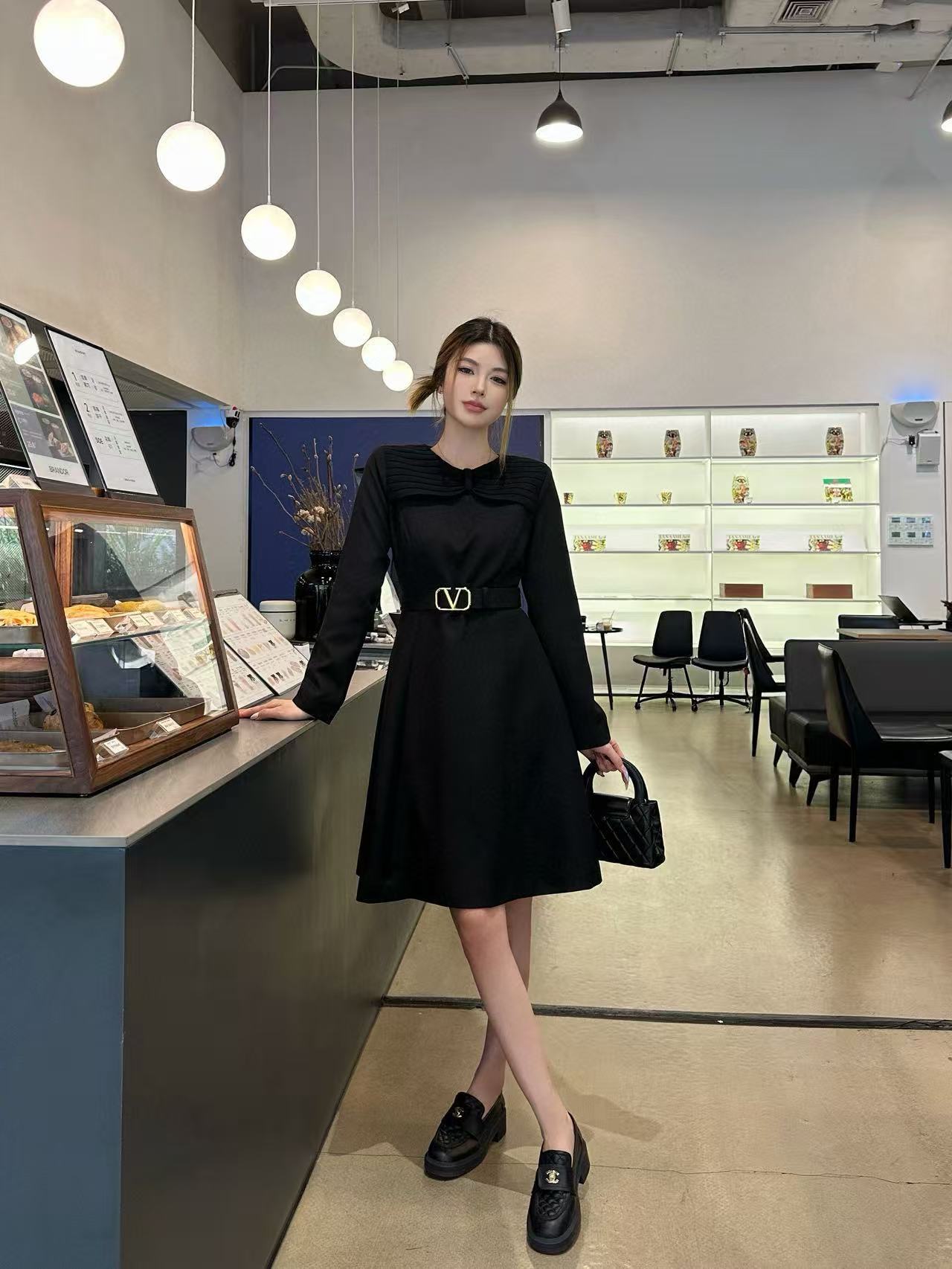 VALENT1NO 高品質ベルト付きドレス【50％割引+送料無料】