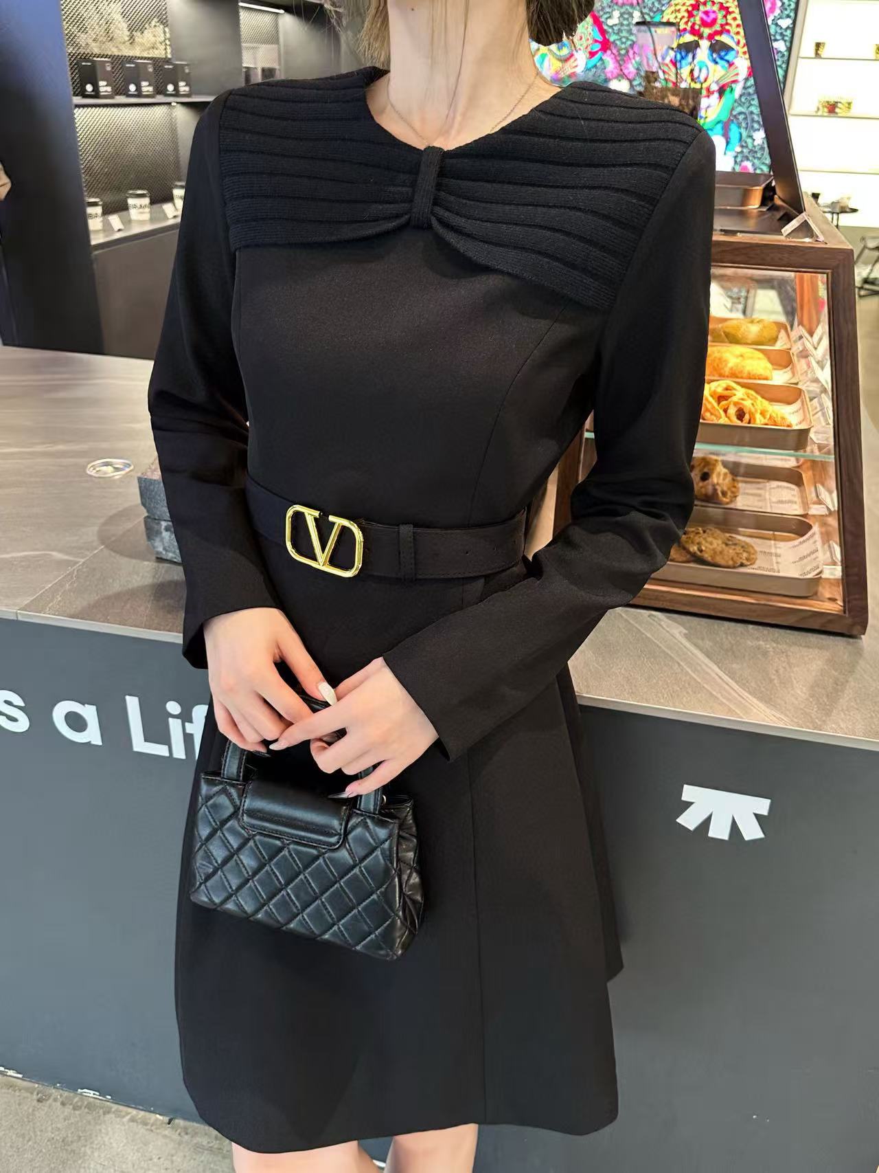 VALENT1NO 高品質ベルト付きドレス【50％割引+送料無料】