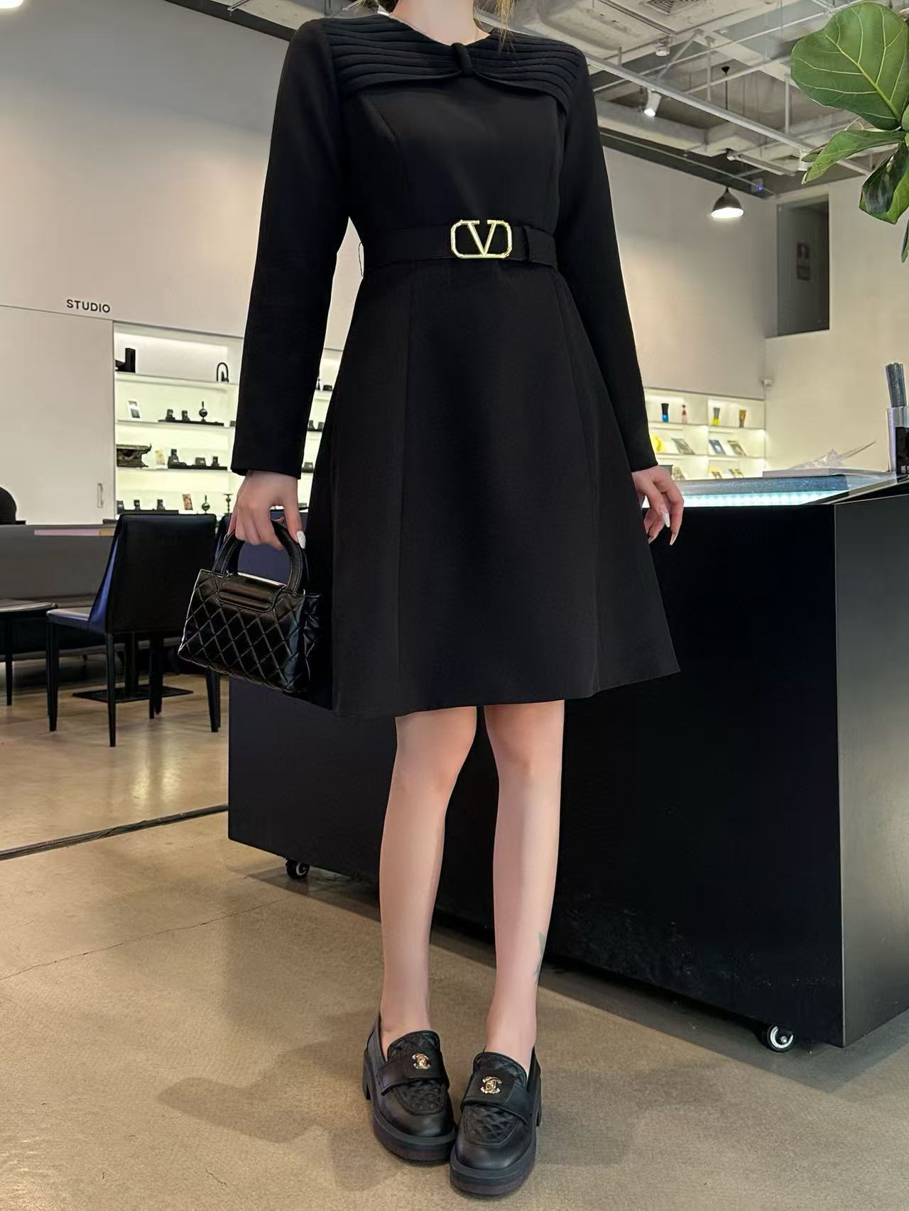 VALENT1NO 高品質ベルト付きドレス【50％割引+送料無料】