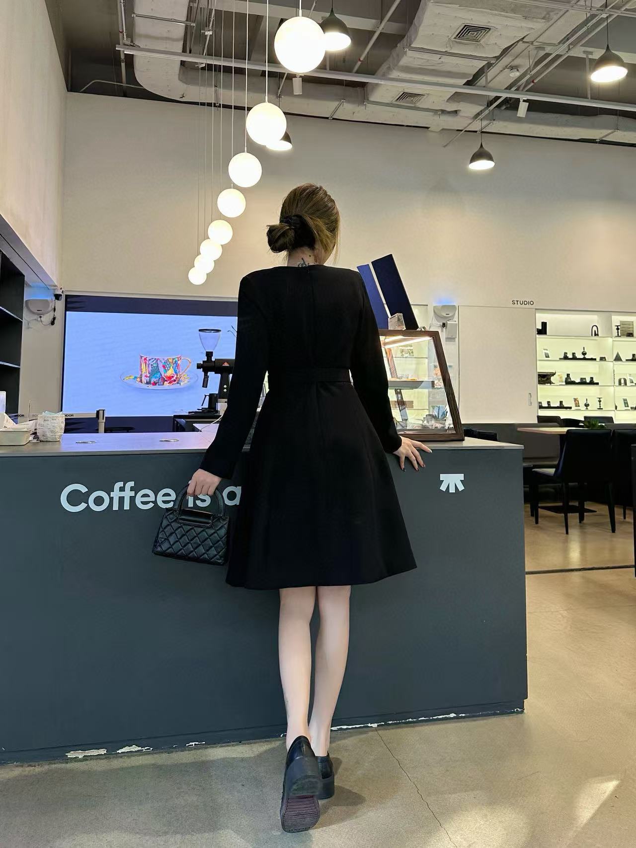 VALENT1NO 高品質ベルト付きドレス【50％割引+送料無料】